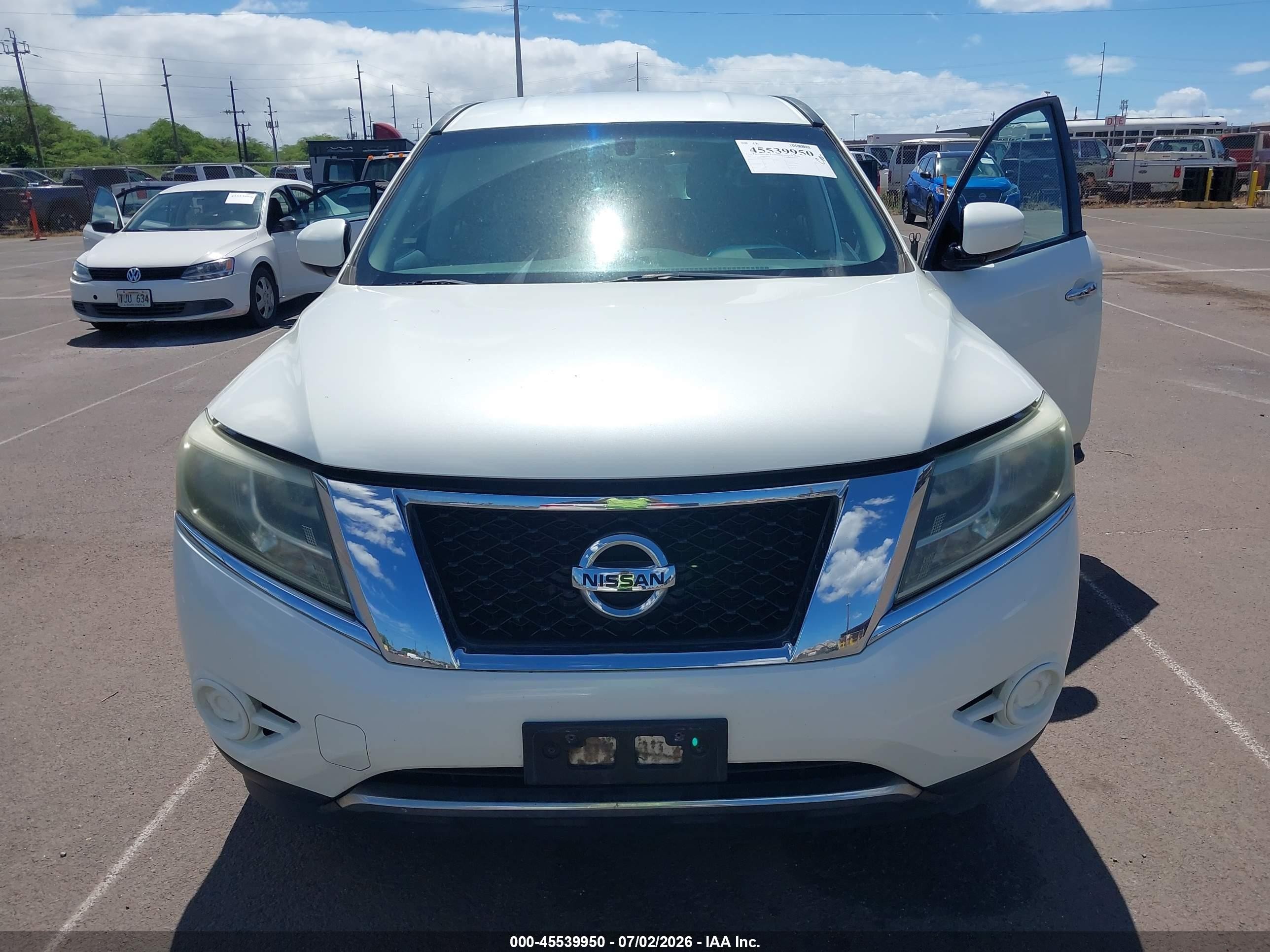 2015 Nissan Pathfinder S White vin: 5N1AR2MN2FC619939