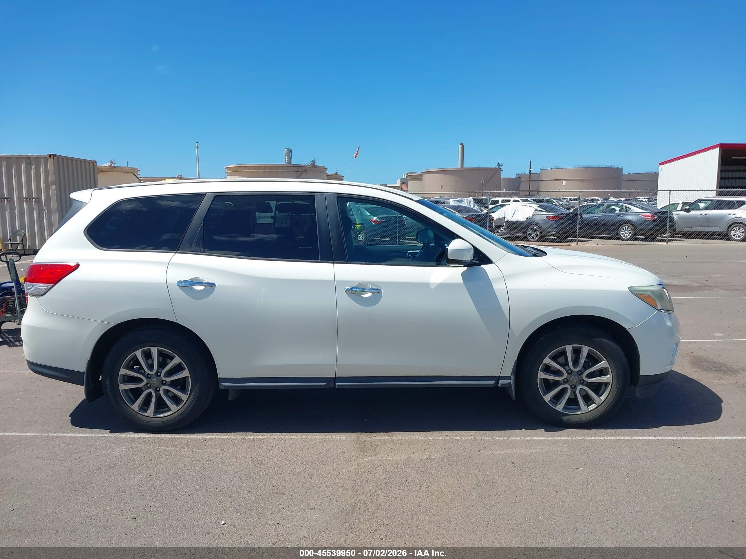 2015 Nissan Pathfinder S White vin: 5N1AR2MN2FC619939