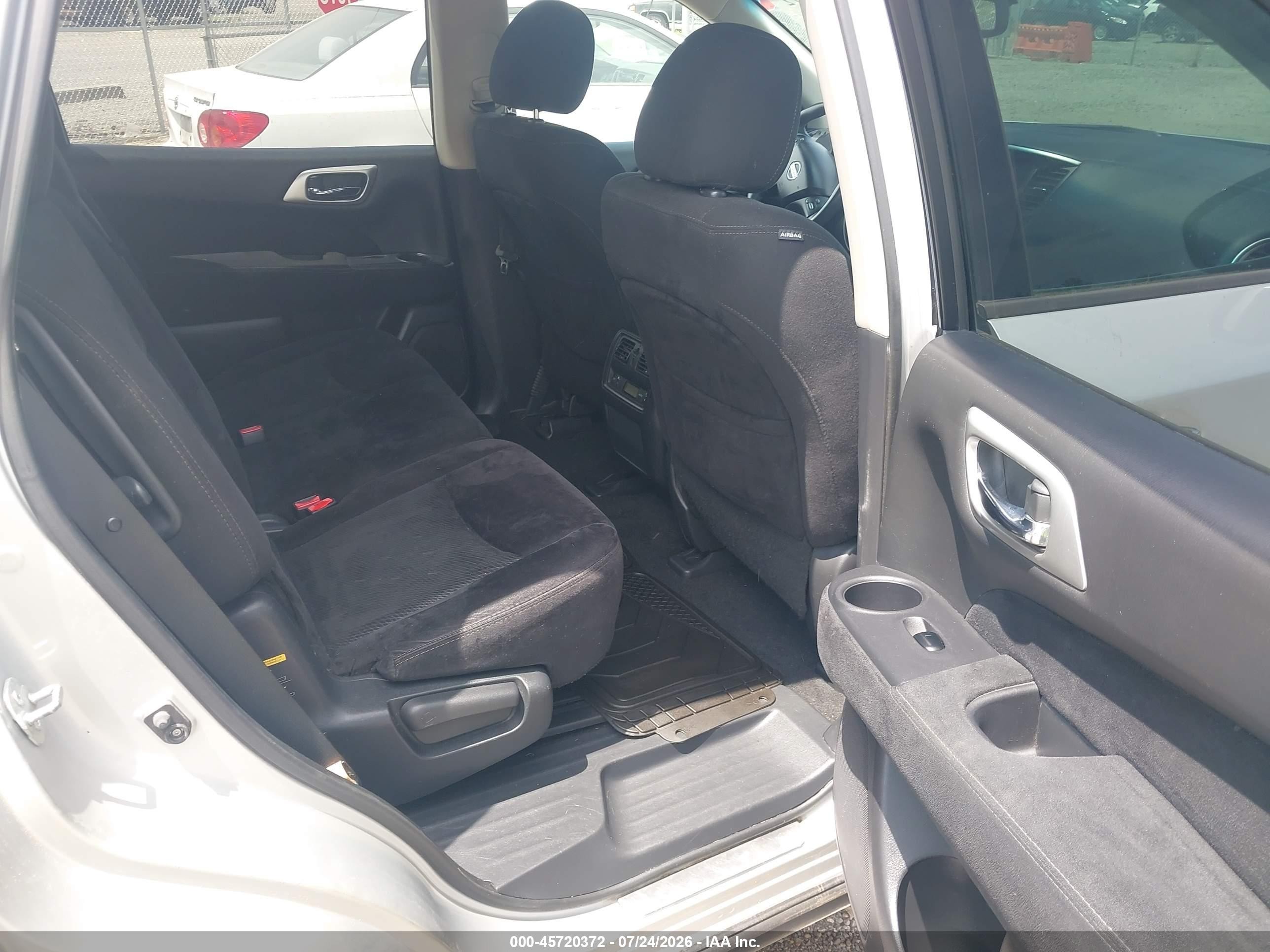 2015 Nissan Pathfinder Sv Silver vin: 5N1AR2MN2FC625577