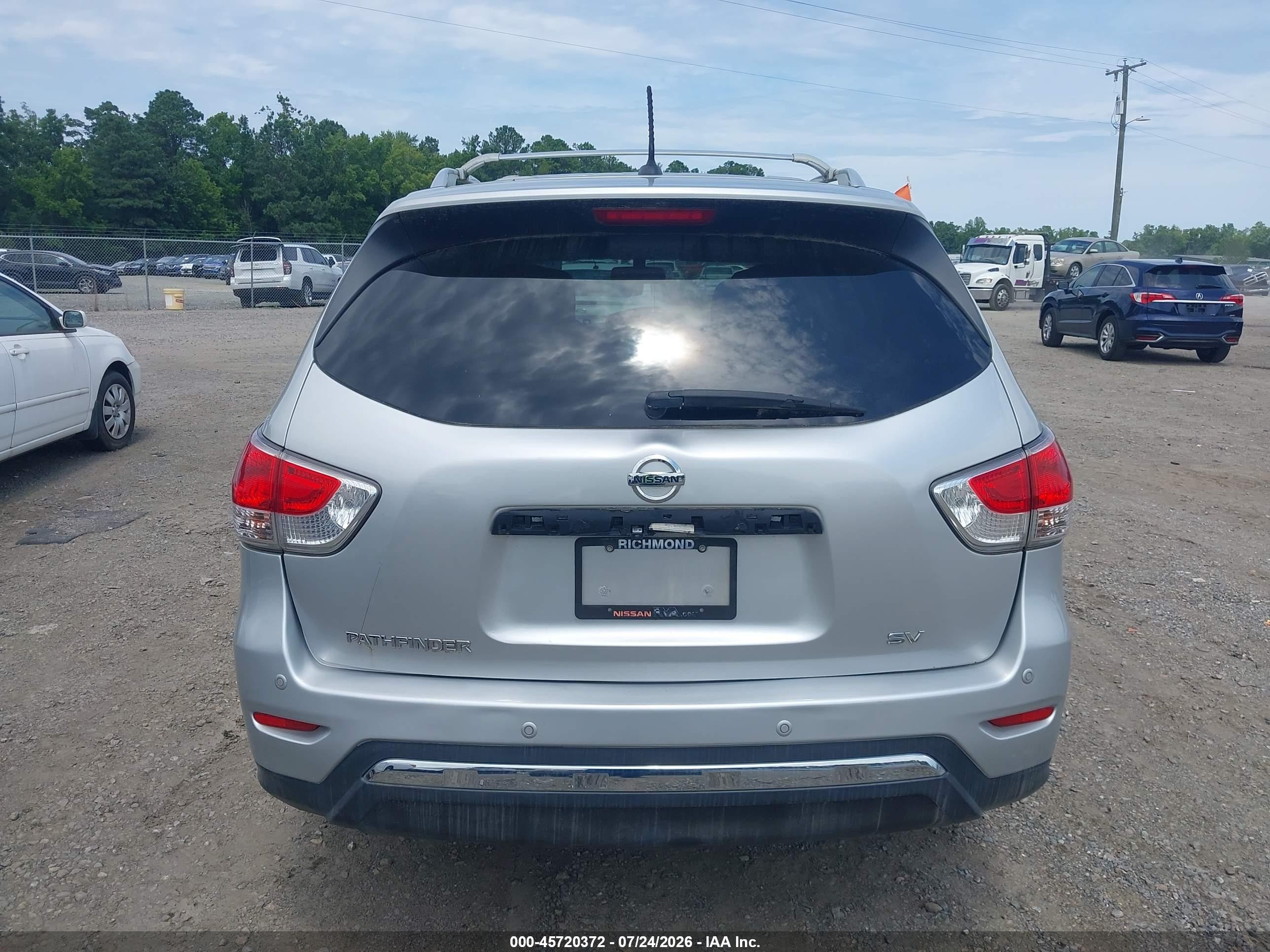 2015 Nissan Pathfinder Sv Silver vin: 5N1AR2MN2FC625577