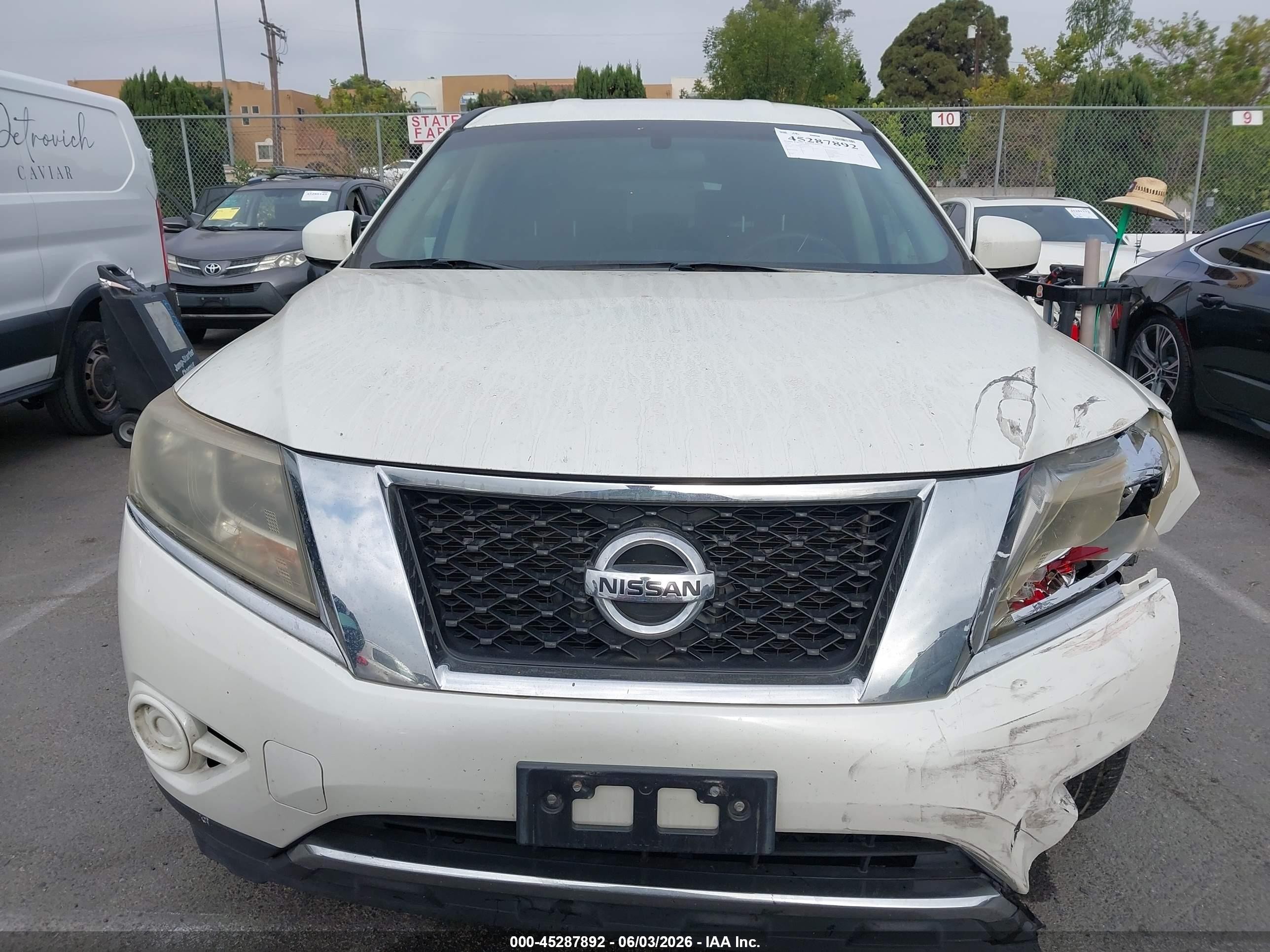 2015 Nissan Pathfinder S White vin: 5N1AR2MN2FC627359