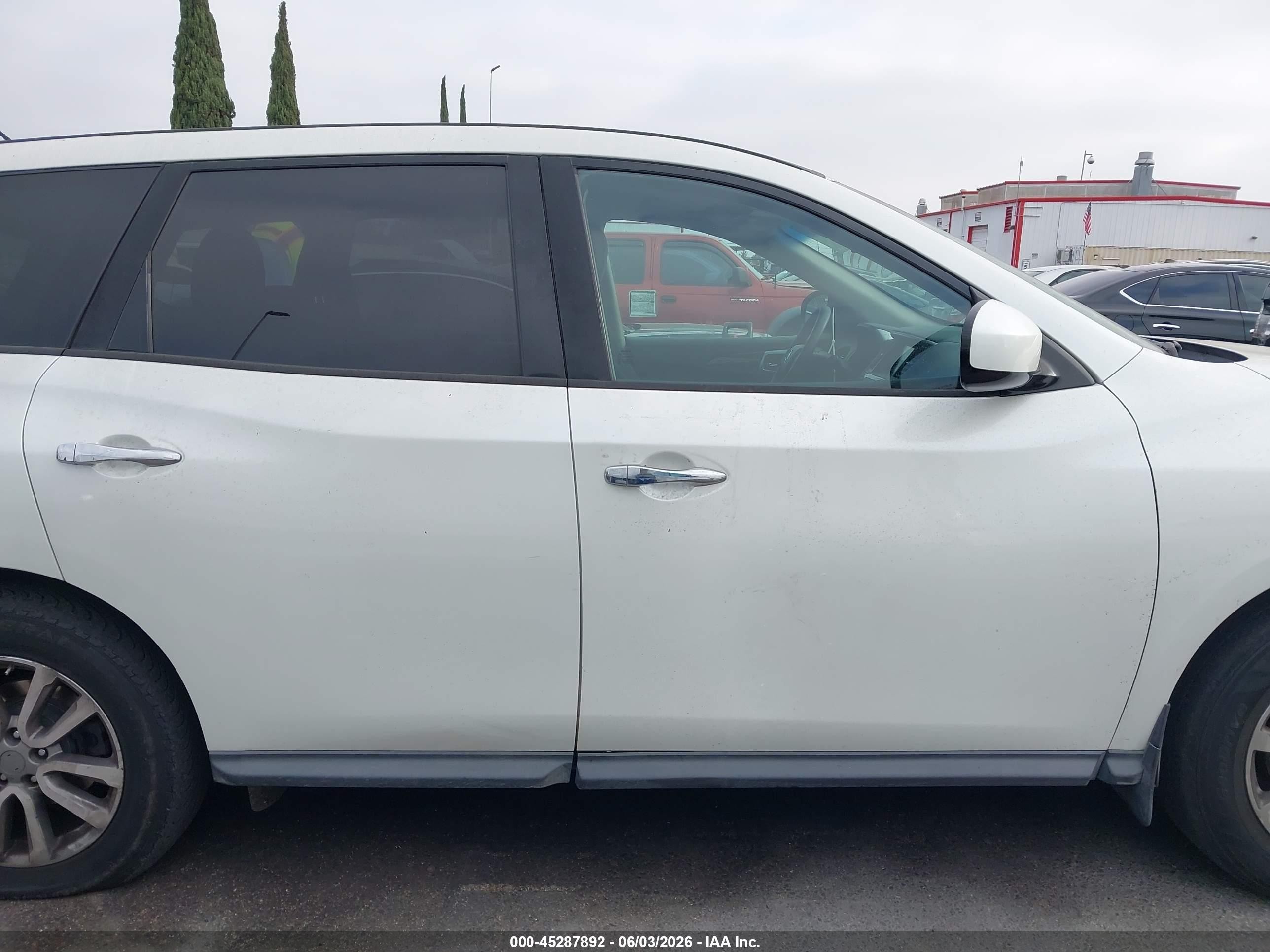 2015 Nissan Pathfinder S White vin: 5N1AR2MN2FC627359