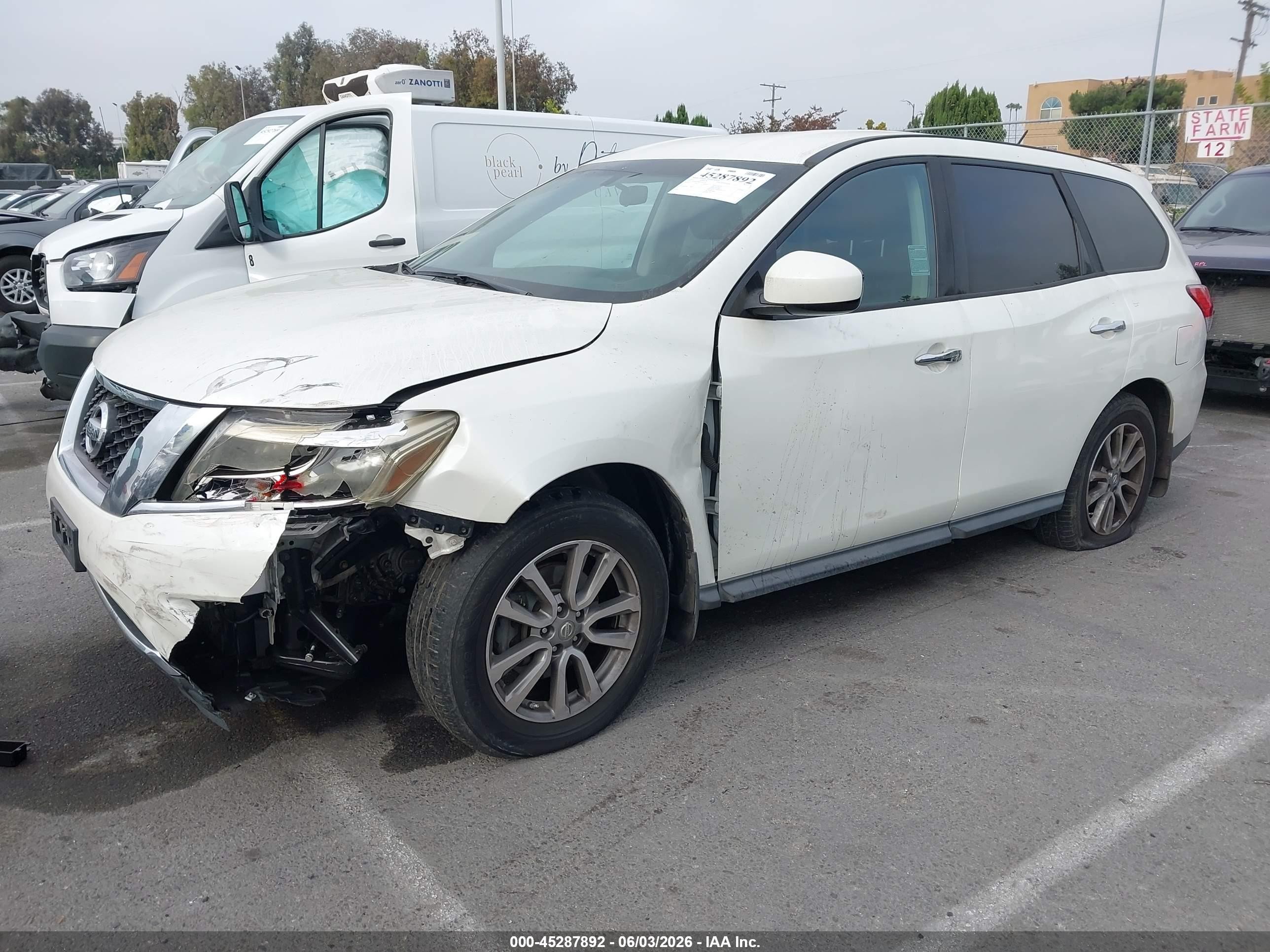 2015 Nissan Pathfinder S White vin: 5N1AR2MN2FC627359