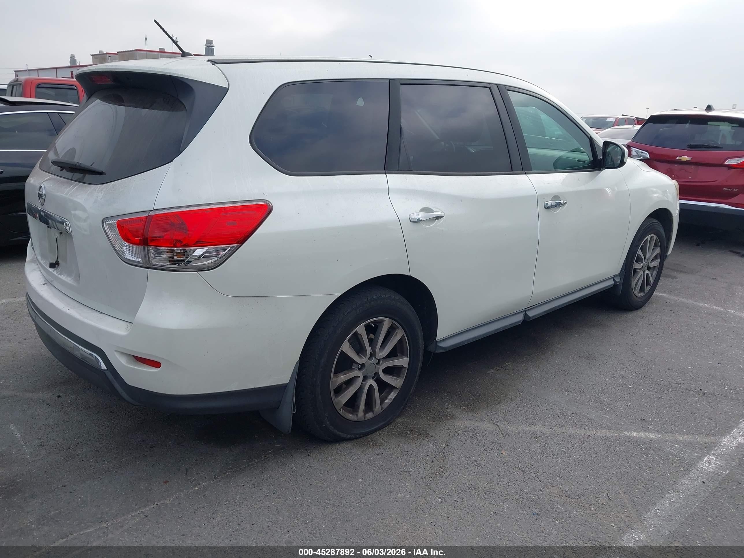 2015 Nissan Pathfinder S White vin: 5N1AR2MN2FC627359
