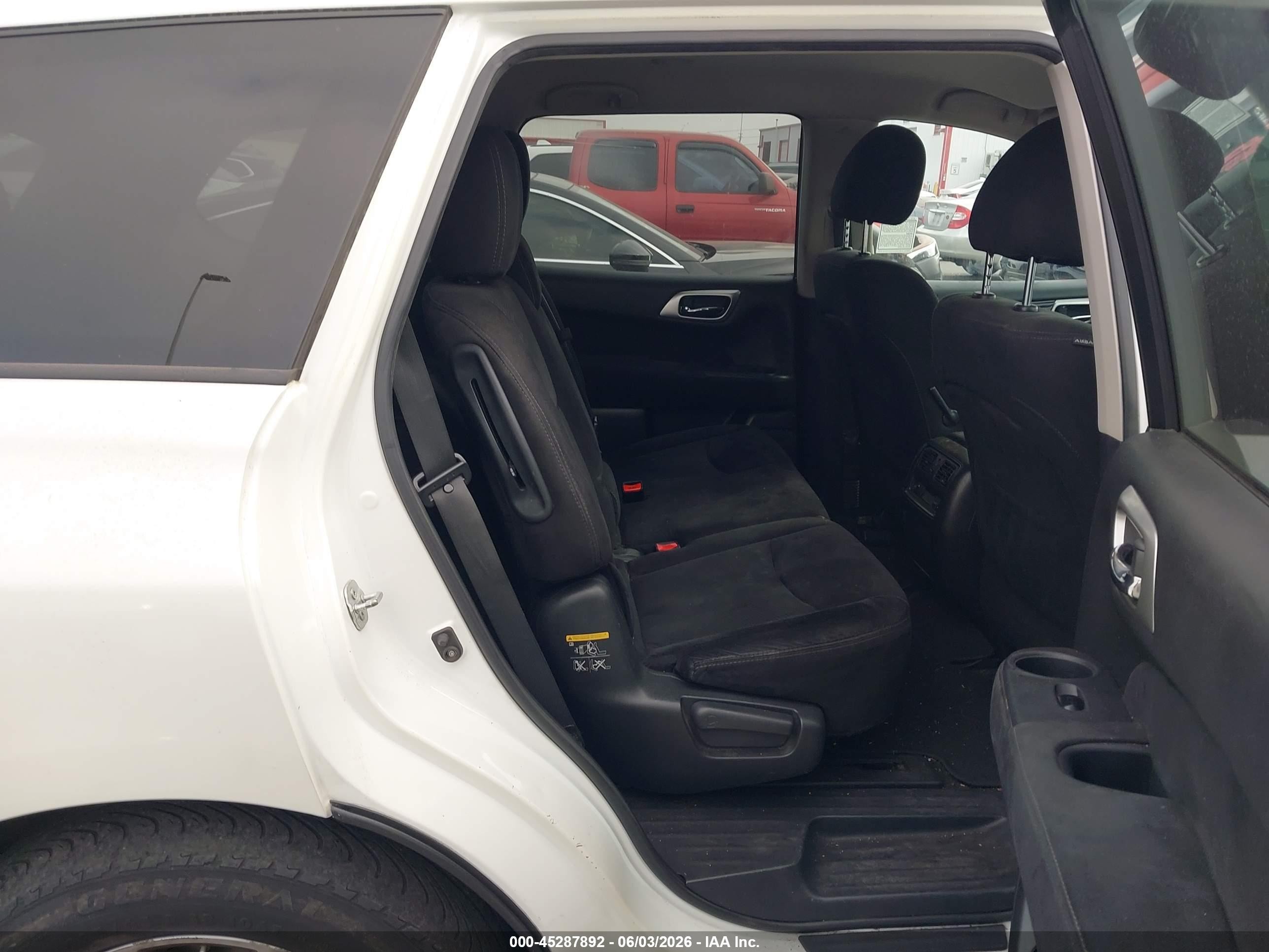 2015 Nissan Pathfinder S White vin: 5N1AR2MN2FC627359