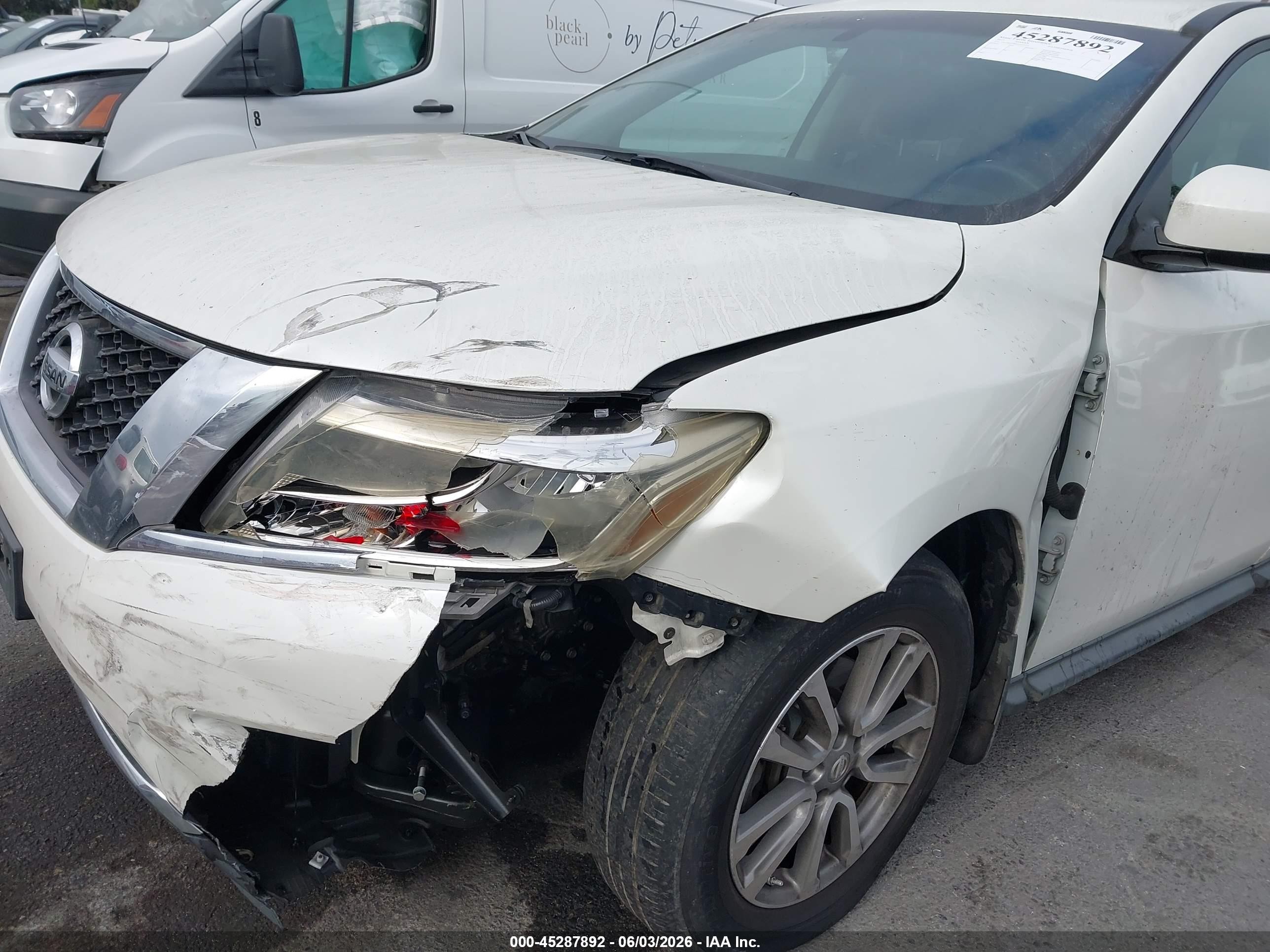 2015 Nissan Pathfinder S White vin: 5N1AR2MN2FC627359