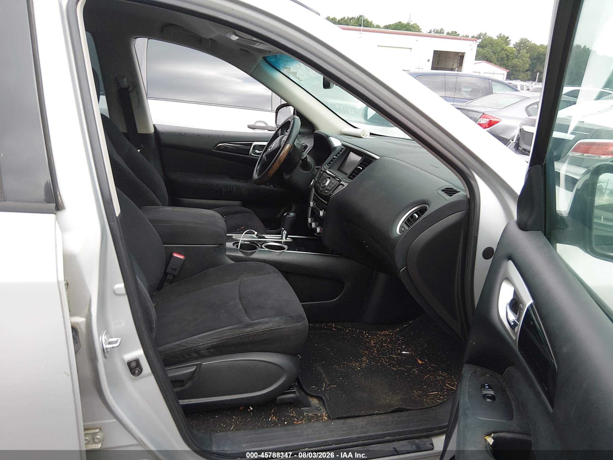 2015 Nissan Pathfinder   Серебряный vin: 5N1AR2MN2FC651466