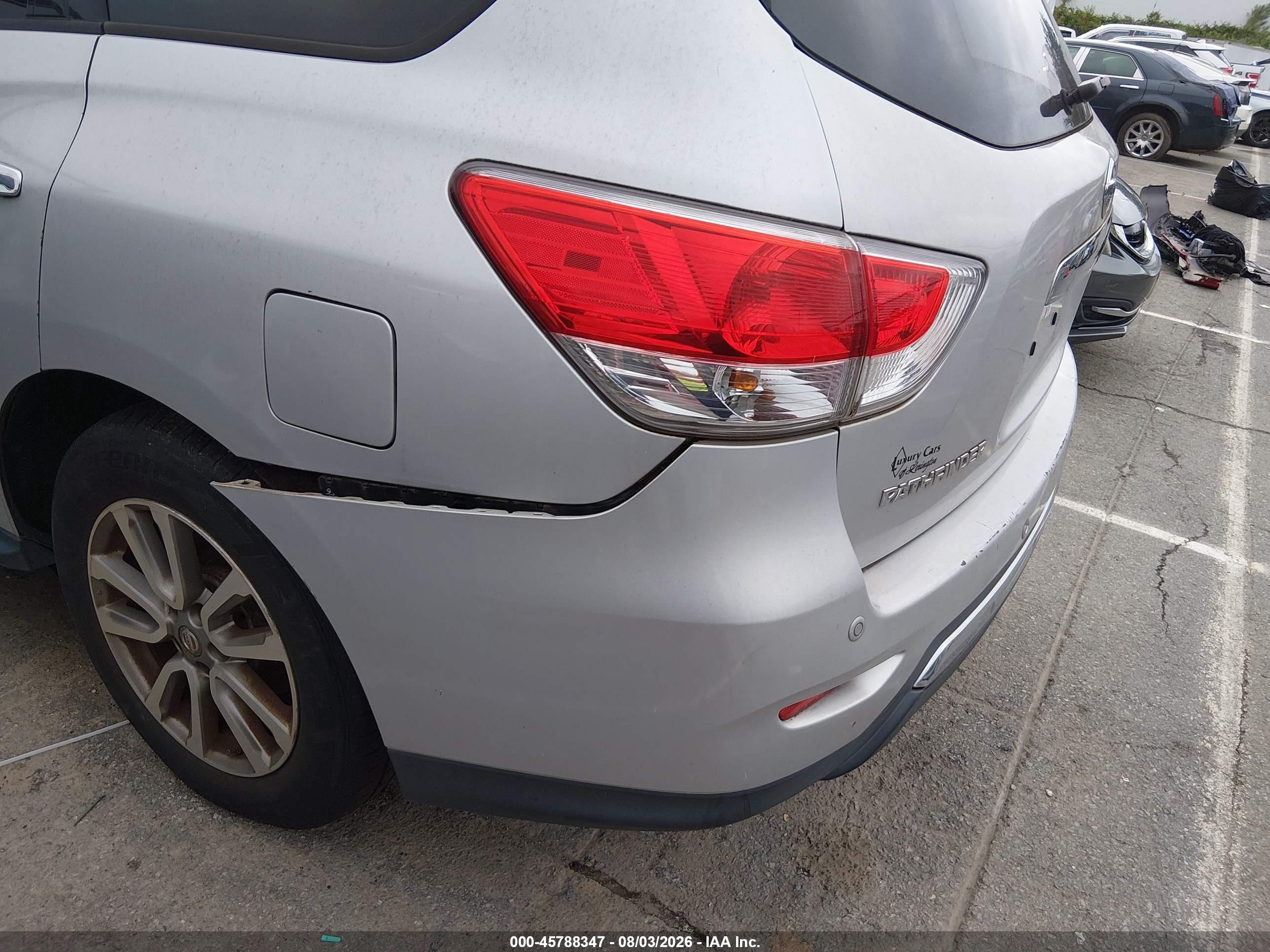 2015 Nissan Pathfinder   Серебряный vin: 5N1AR2MN2FC651466