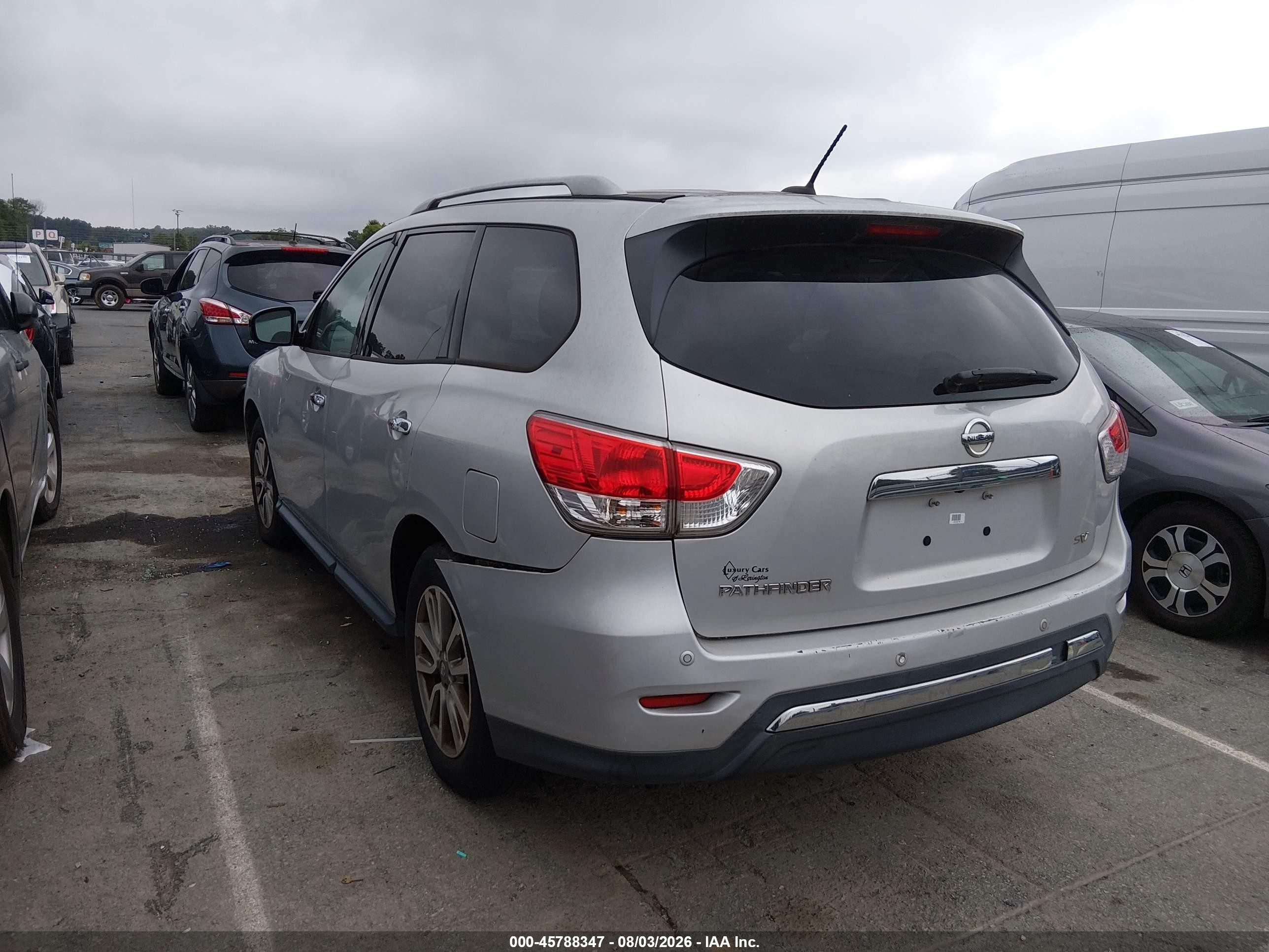 2015 Nissan Pathfinder   Серебряный vin: 5N1AR2MN2FC651466