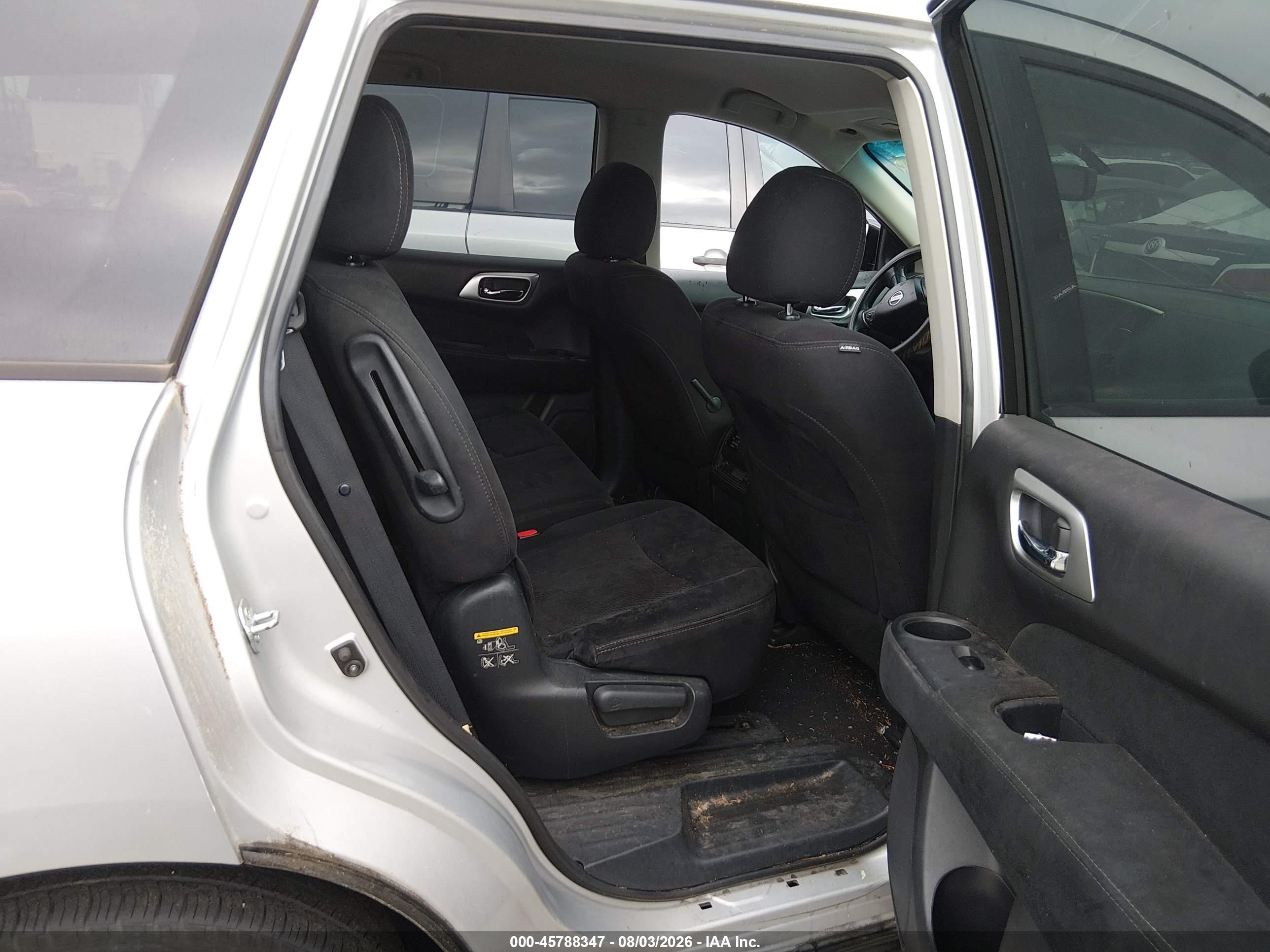 2015 Nissan Pathfinder   Серебряный vin: 5N1AR2MN2FC651466