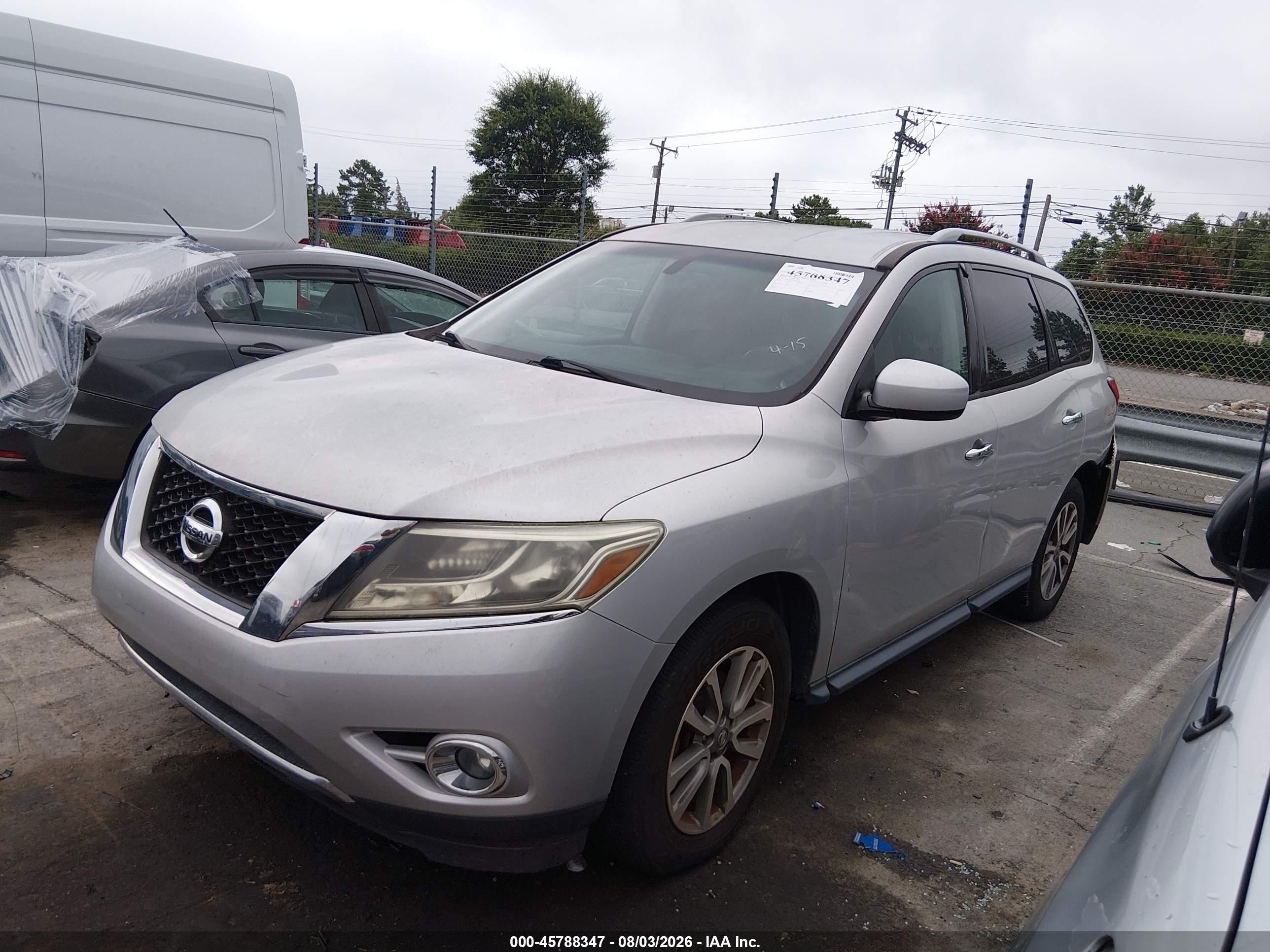 2015 Nissan Pathfinder   Серебряный vin: 5N1AR2MN2FC651466