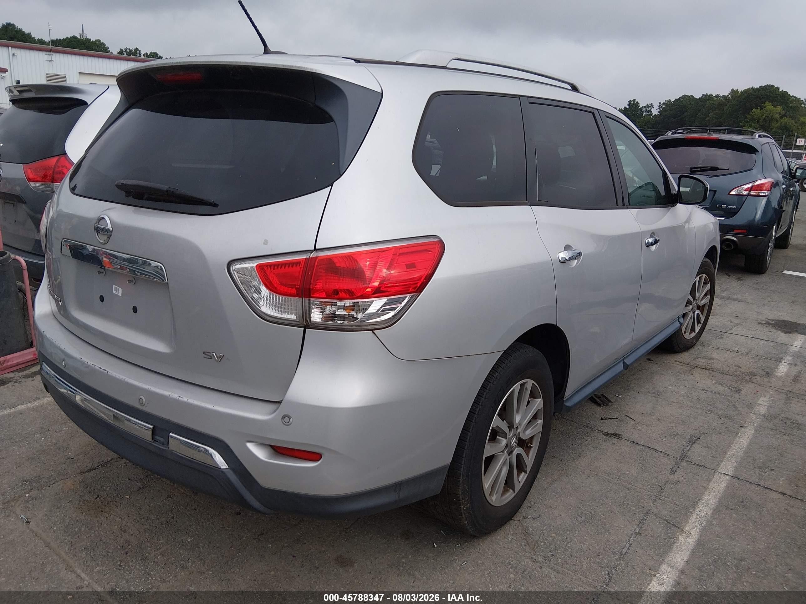 2015 Nissan Pathfinder   Серебряный vin: 5N1AR2MN2FC651466
