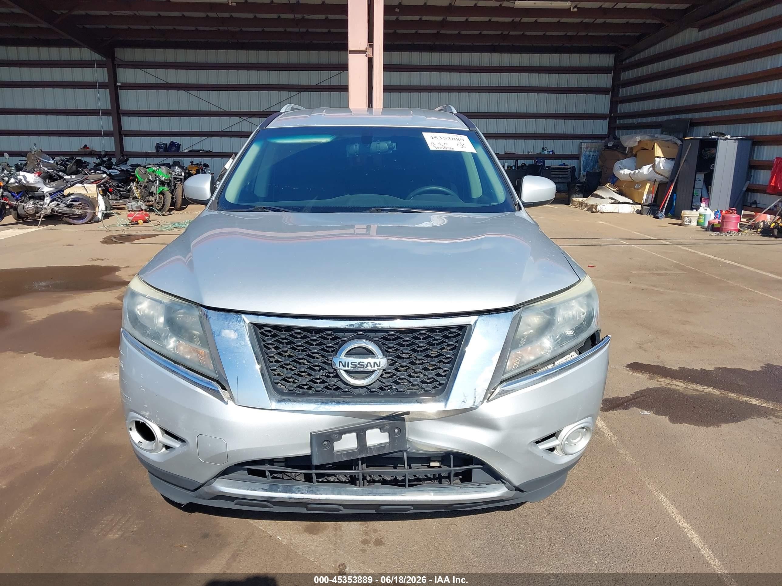 2015 Nissan Pathfinder S Silver vin: 5N1AR2MN2FC704263