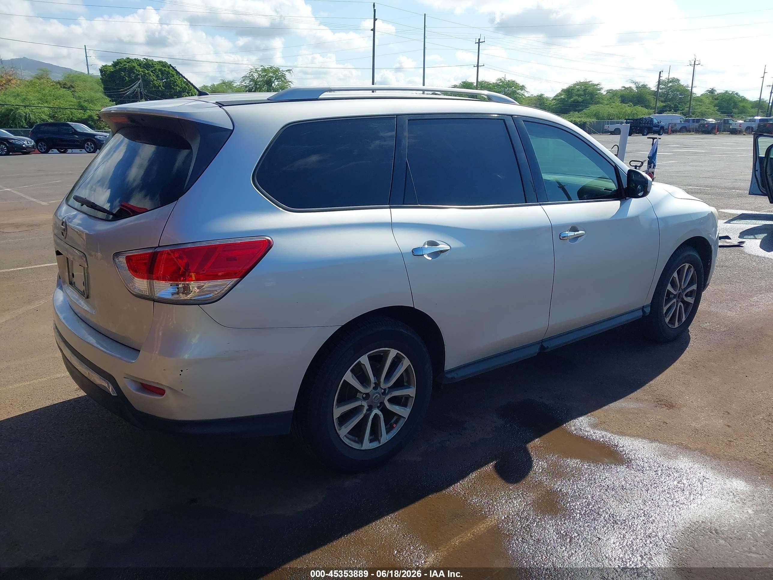 2015 Nissan Pathfinder S Silver vin: 5N1AR2MN2FC704263