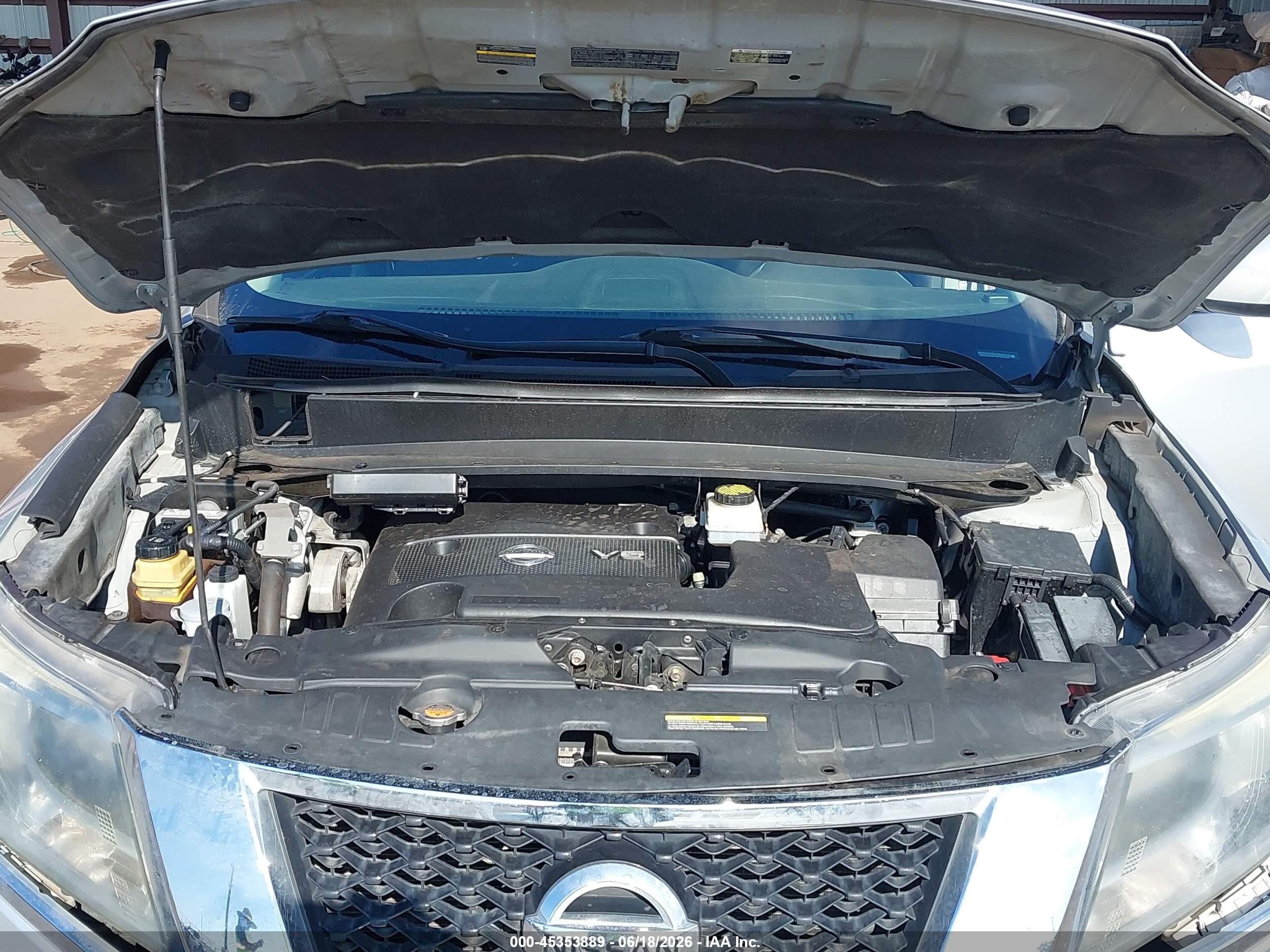2015 Nissan Pathfinder S Silver vin: 5N1AR2MN2FC704263