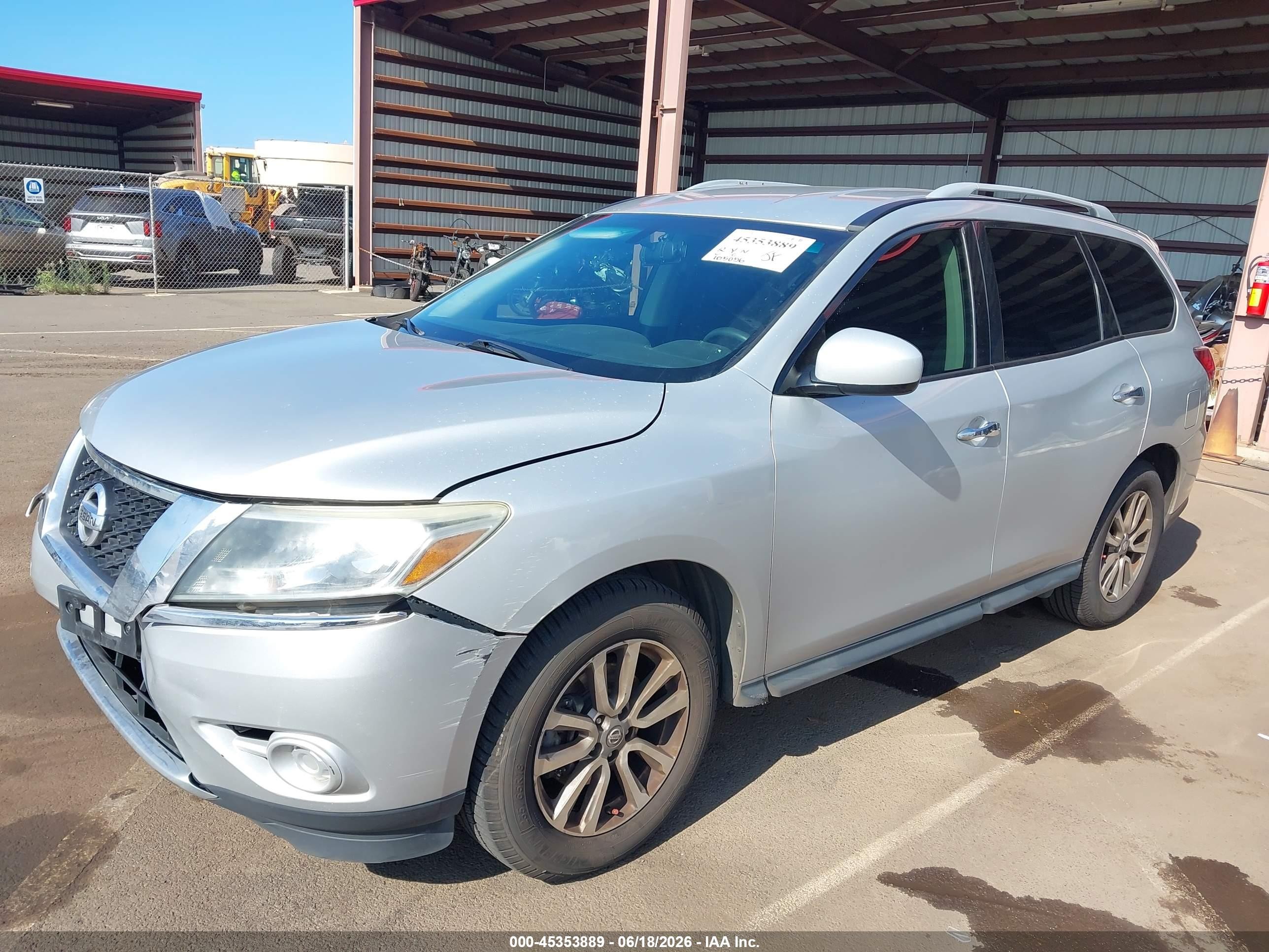 2015 Nissan Pathfinder S Silver vin: 5N1AR2MN2FC704263