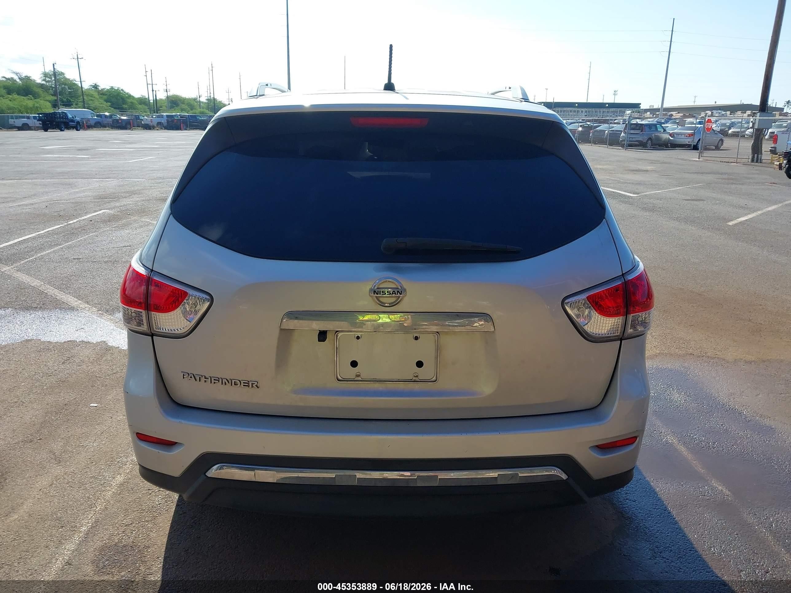 2015 Nissan Pathfinder S Silver vin: 5N1AR2MN2FC704263