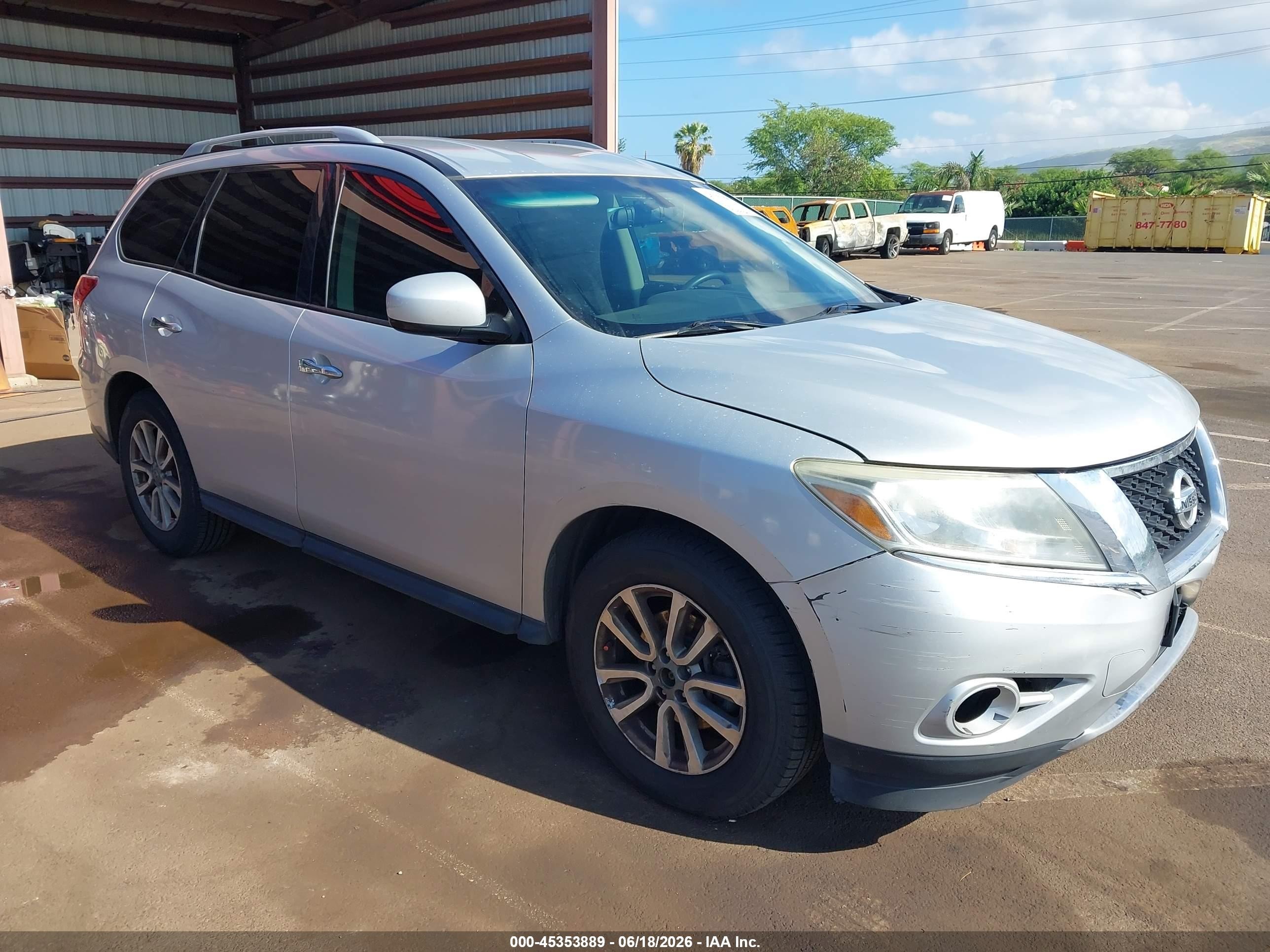 2015 Nissan Pathfinder S Silver vin: 5N1AR2MN2FC704263