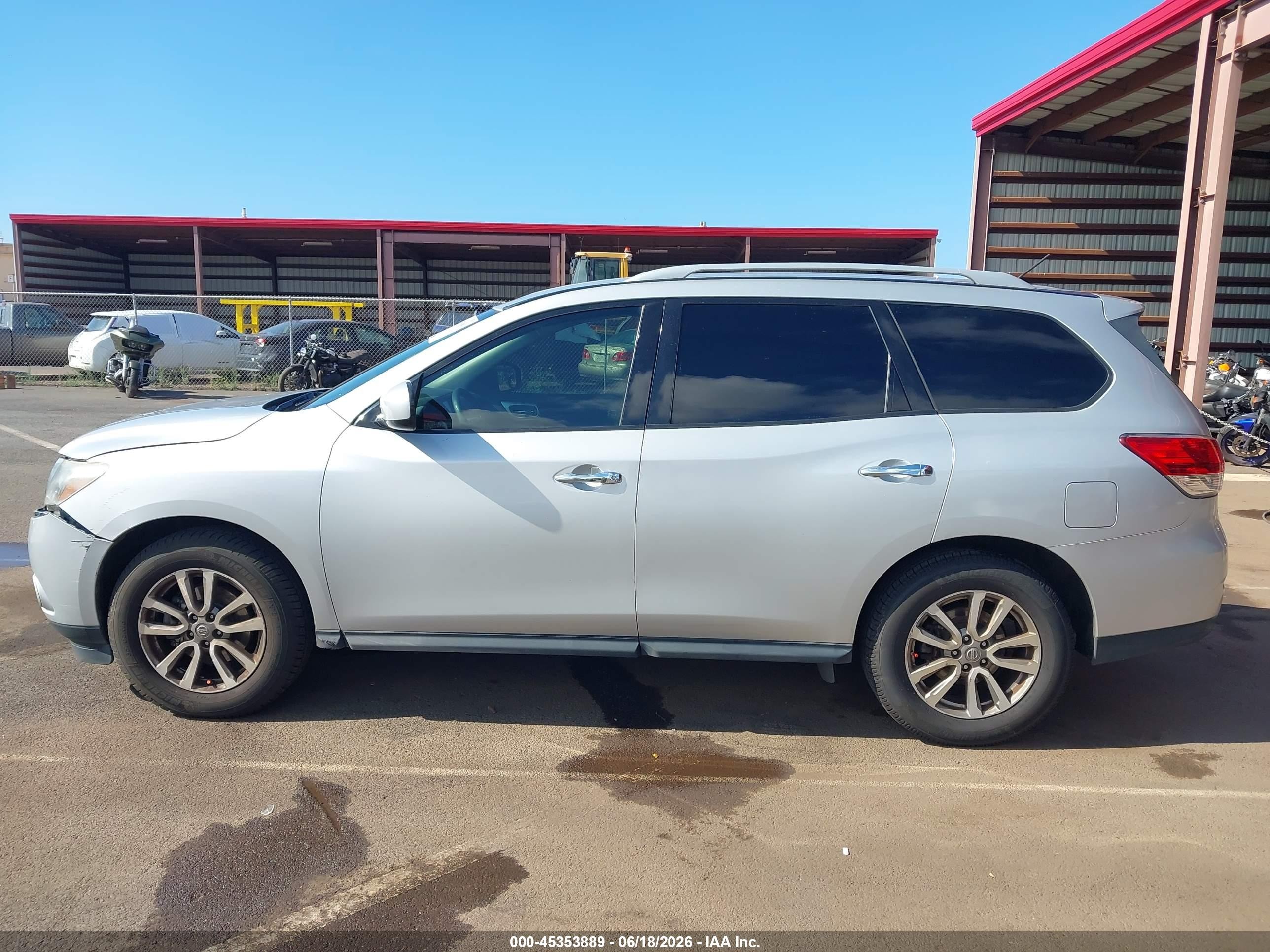 2015 Nissan Pathfinder S Silver vin: 5N1AR2MN2FC704263