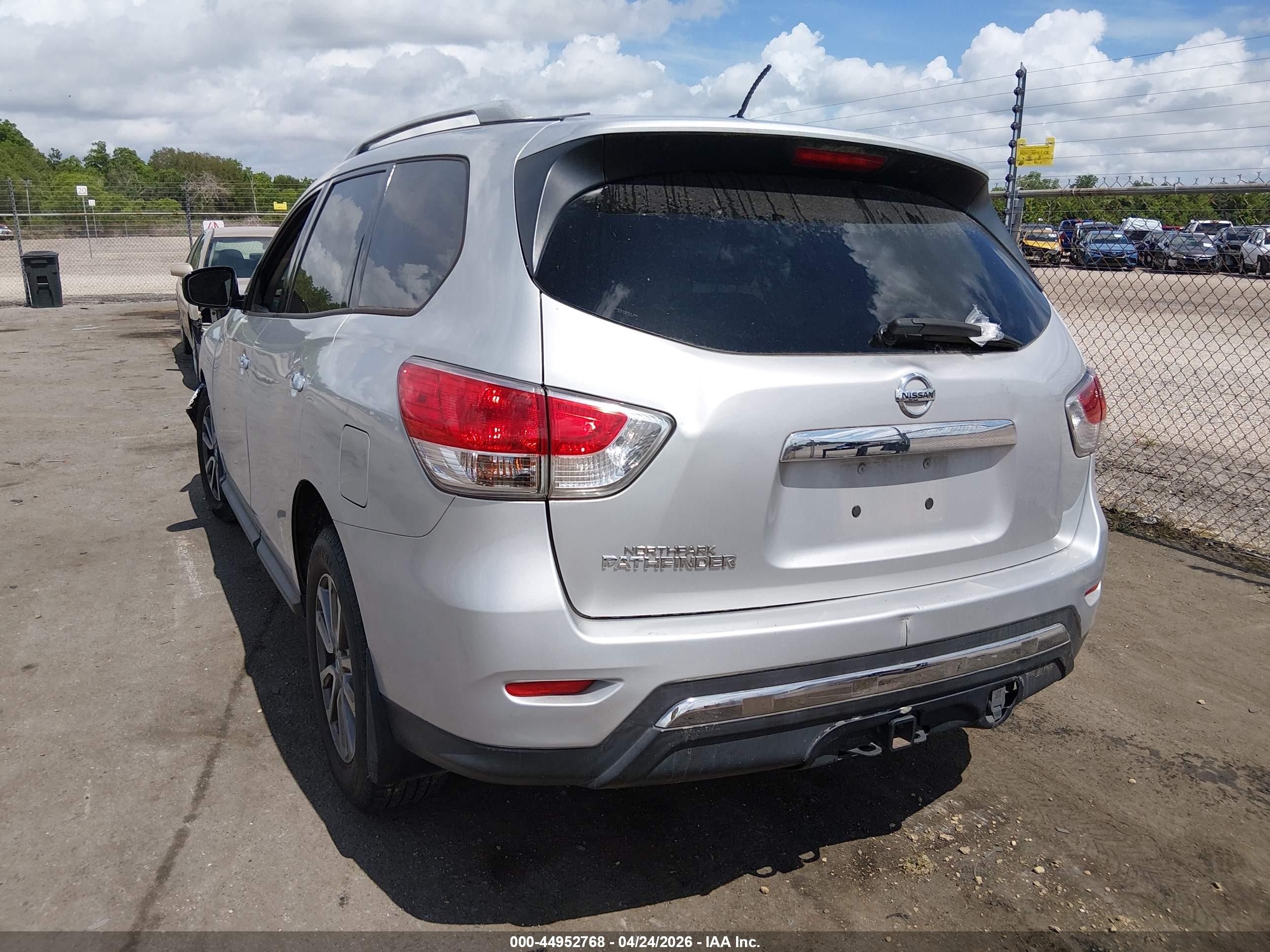 2015 Nissan Pathfinder S Gray vin: 5N1AR2MN2FC710080