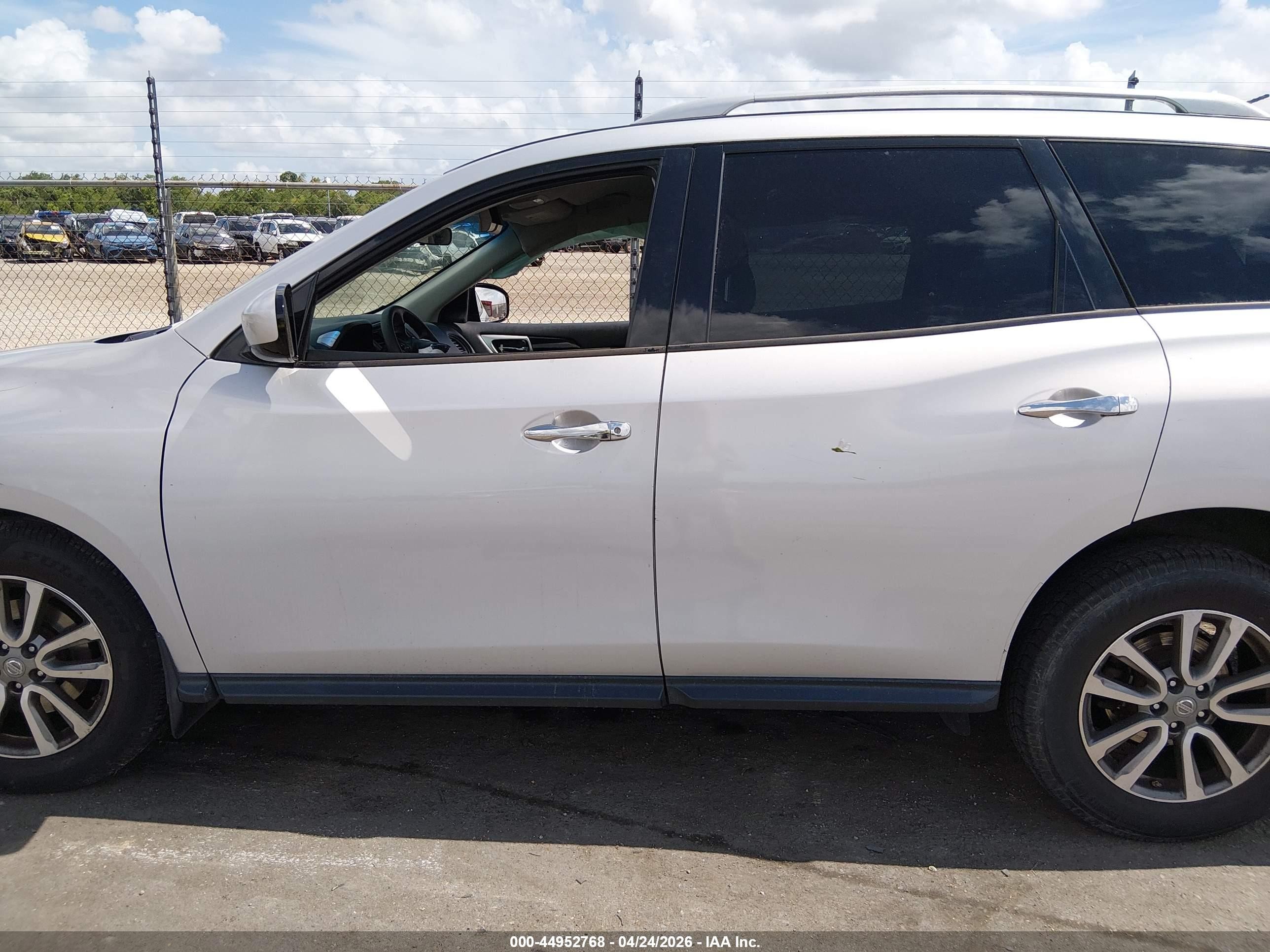 2015 Nissan Pathfinder S Gray vin: 5N1AR2MN2FC710080