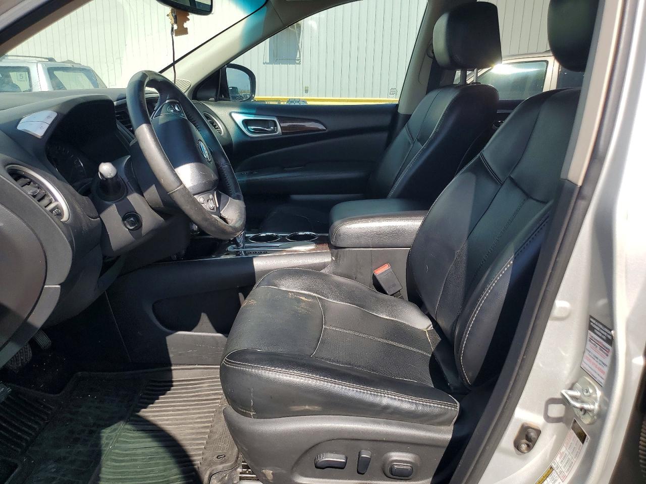 2015 Nissan Pathfinder S Silver vin: 5N1AR2MN2FC719670