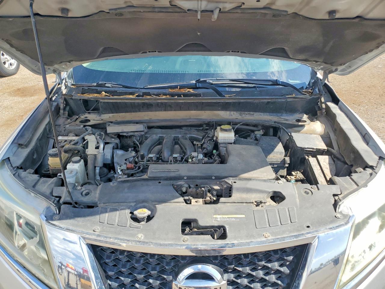 2015 Nissan Pathfinder S Silver vin: 5N1AR2MN2FC719670