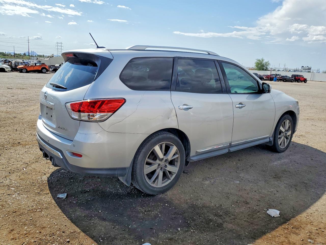 2015 Nissan Pathfinder S Silver vin: 5N1AR2MN2FC719670
