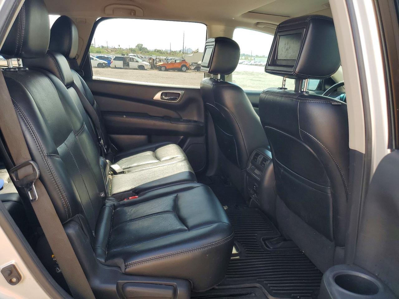 2015 Nissan Pathfinder S Silver vin: 5N1AR2MN2FC719670