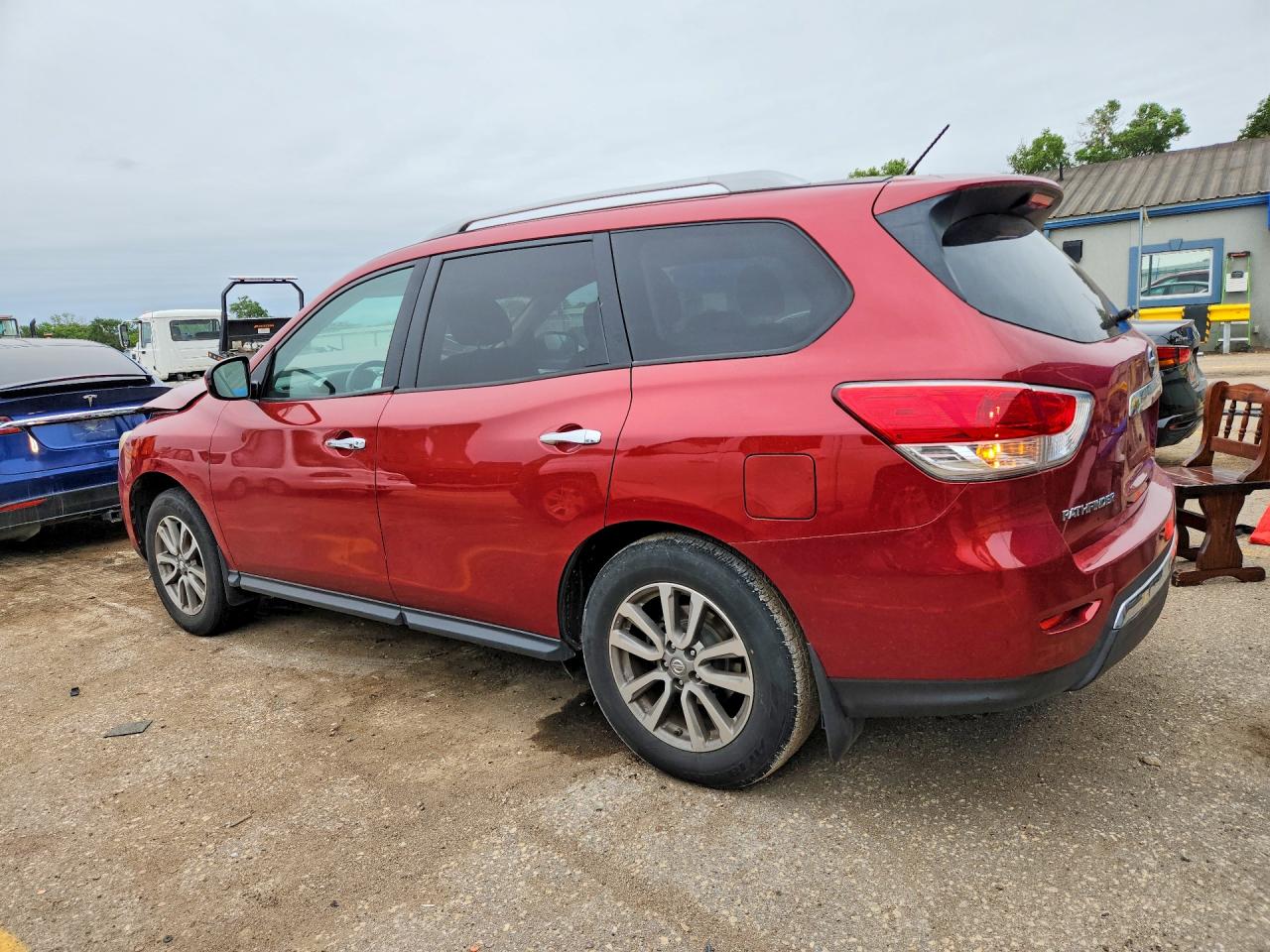 2015 Nissan Pathfinder Red vin: 5N1AR2MN2FC719961