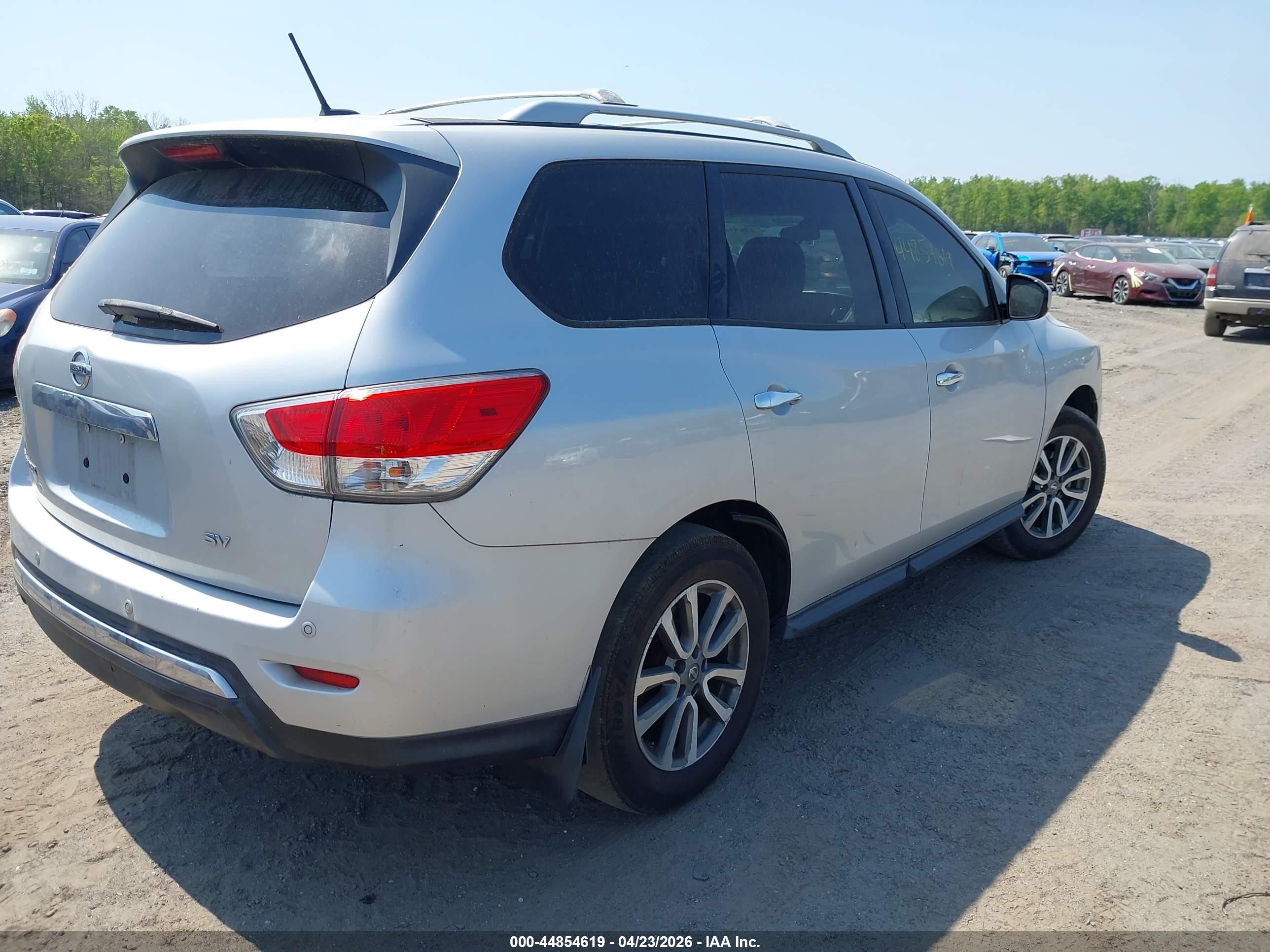 2013 Nissan Pathfinder Sv Silver vin: 5N1AR2MN3DC628310