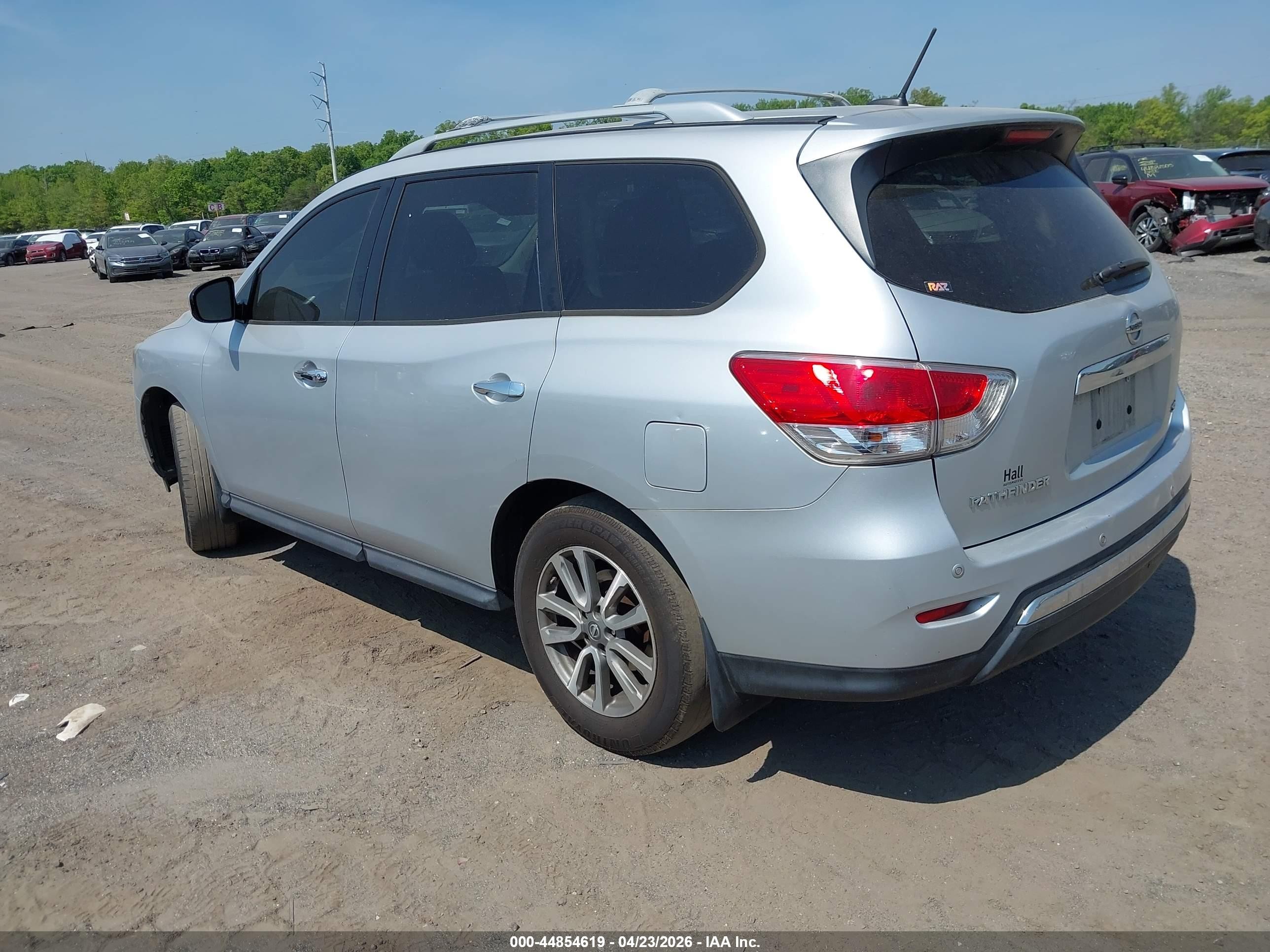 2013 Nissan Pathfinder Sv Silver vin: 5N1AR2MN3DC628310
