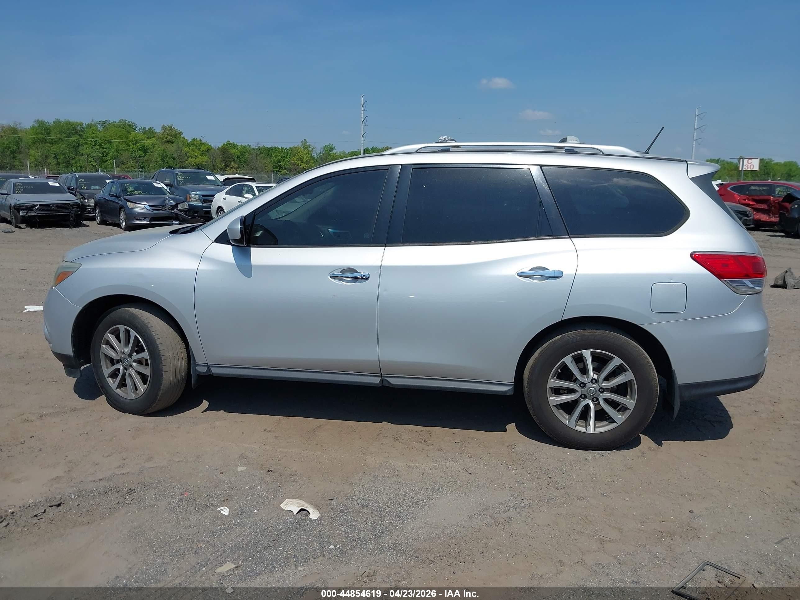 2013 Nissan Pathfinder Sv Silver vin: 5N1AR2MN3DC628310