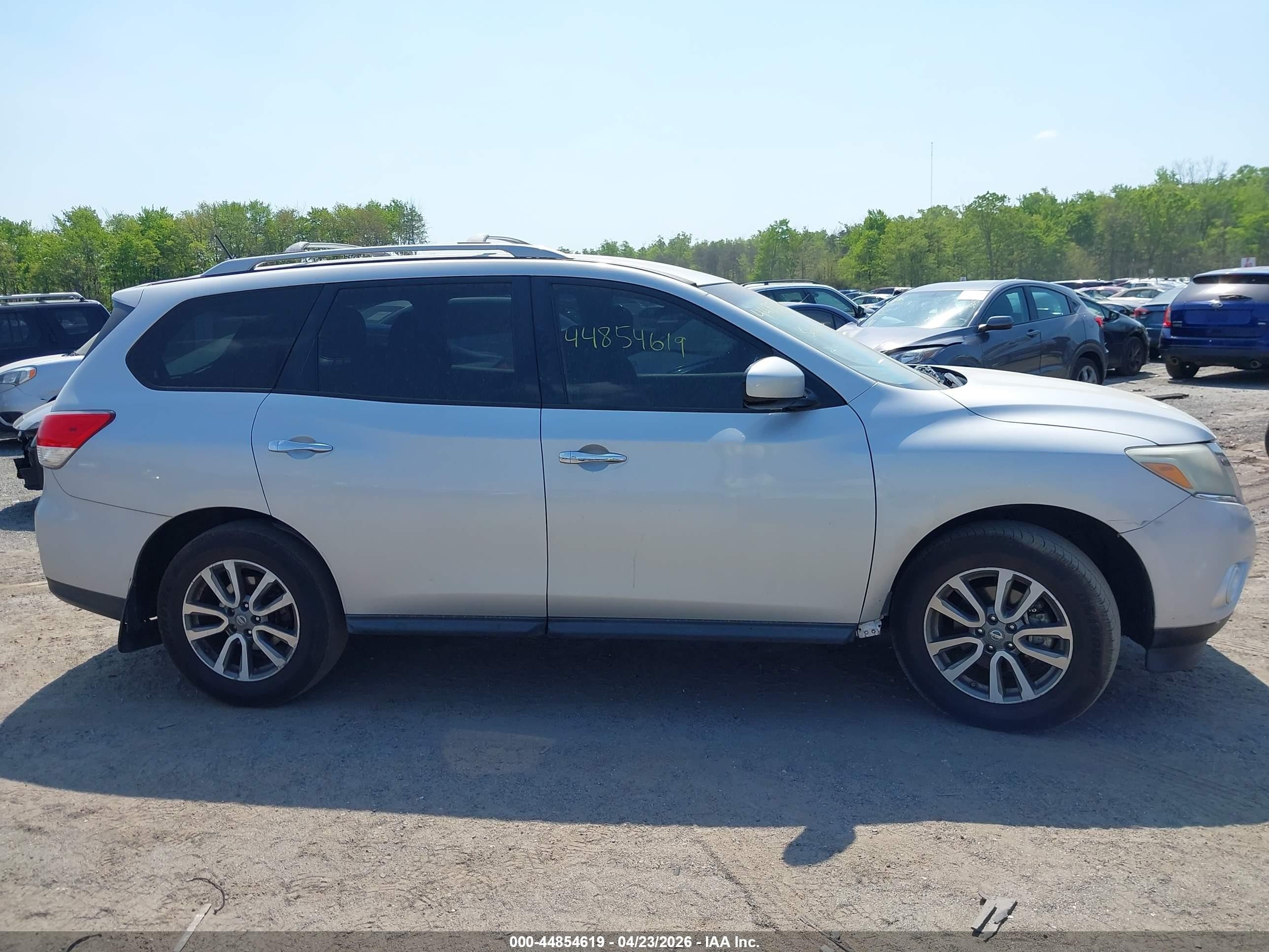 2013 Nissan Pathfinder Sv Silver vin: 5N1AR2MN3DC628310