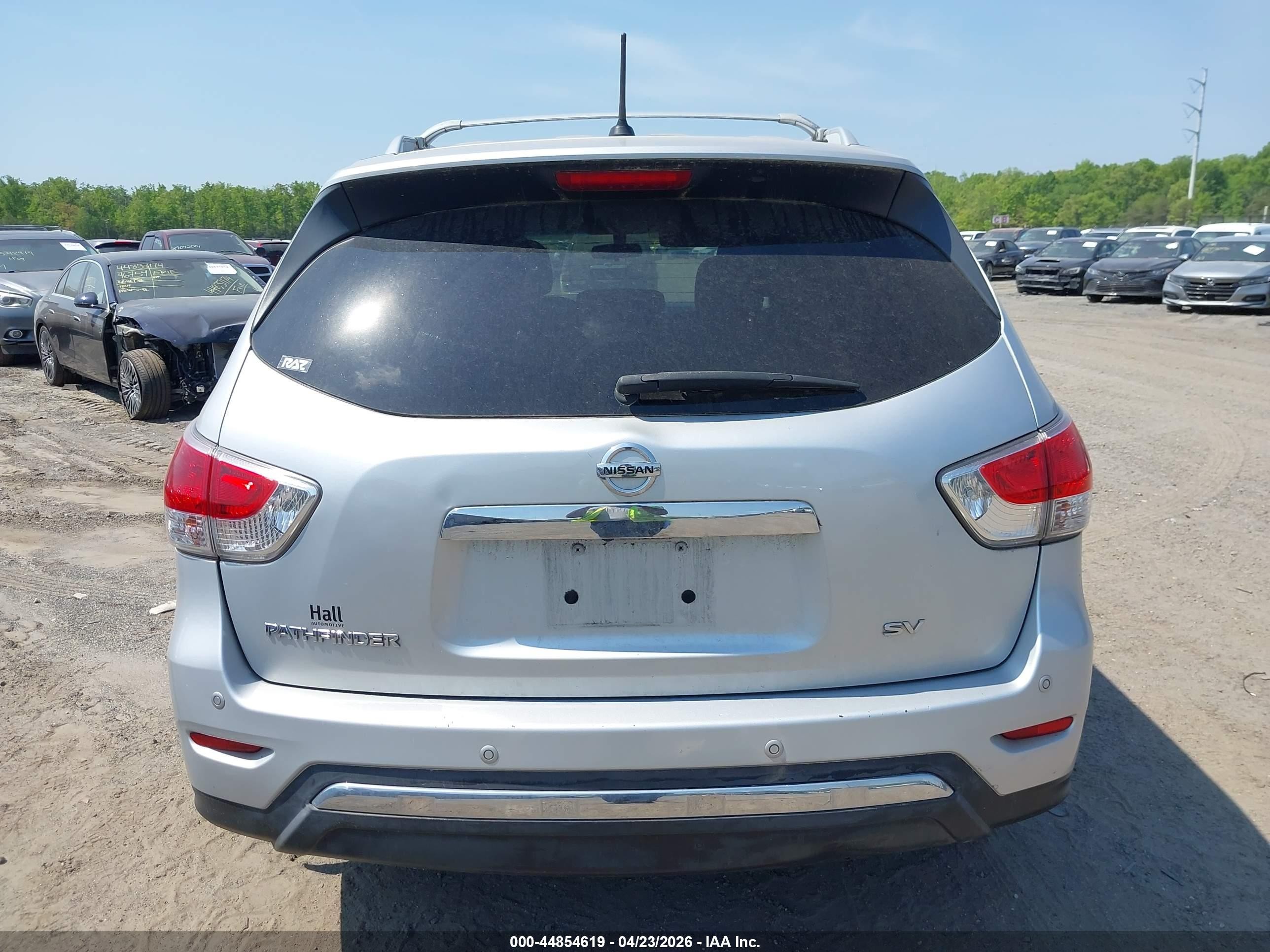 2013 Nissan Pathfinder Sv Silver vin: 5N1AR2MN3DC628310