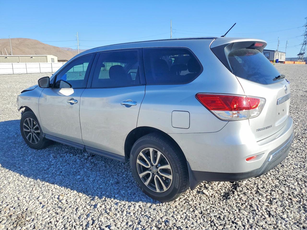 2013 Nissan Pathfinder S Silver vin: 5N1AR2MN3DC685137