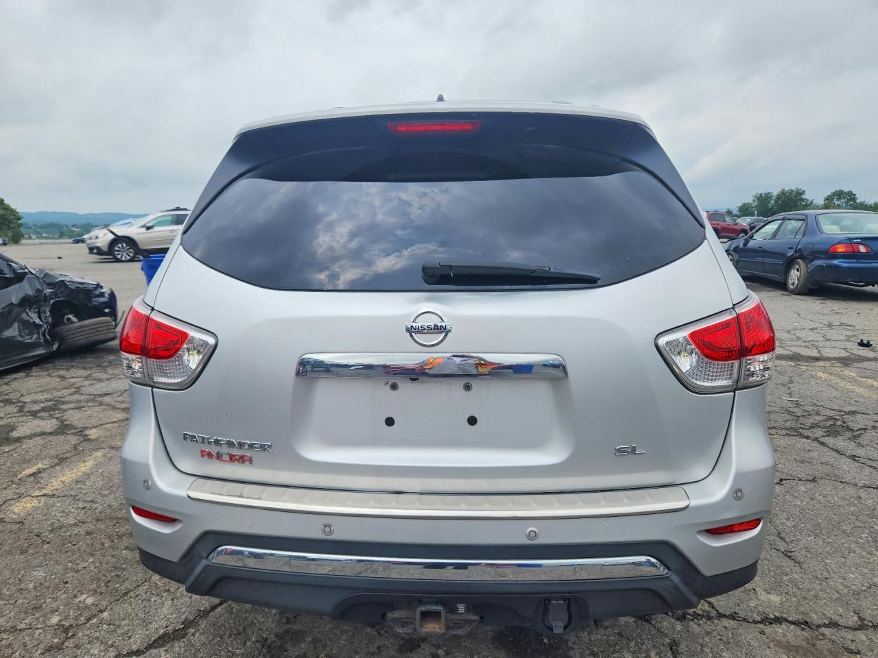 2014 Nissan Pathfinder Sl Silver vin: 5N1AR2MN3EC686290