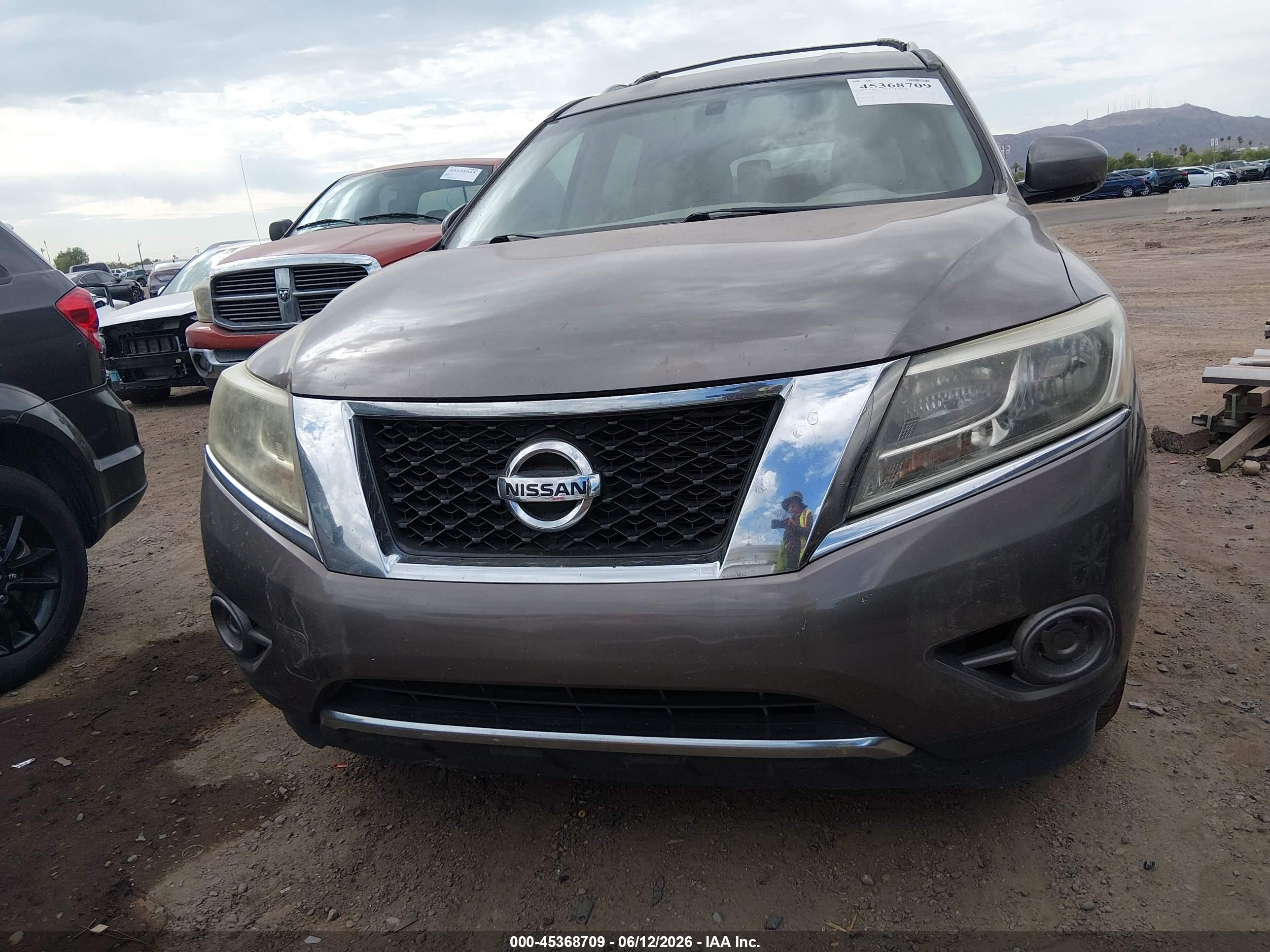 2014 Nissan Pathfinder Sv Gray vin: 5N1AR2MN3EC693093