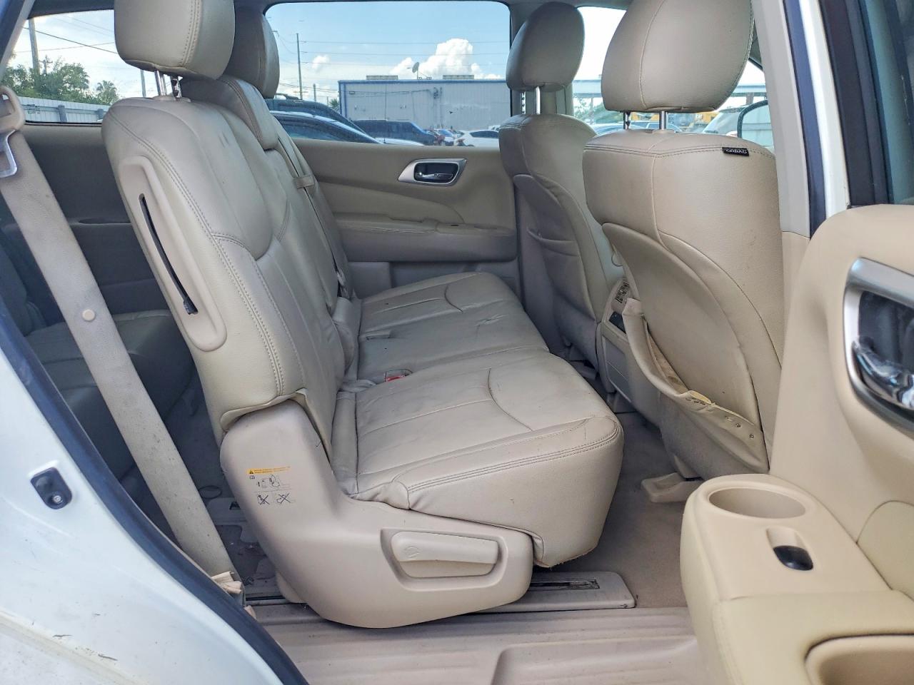 2014 Nissan Pathfinder S White vin: 5N1AR2MN3EC704643