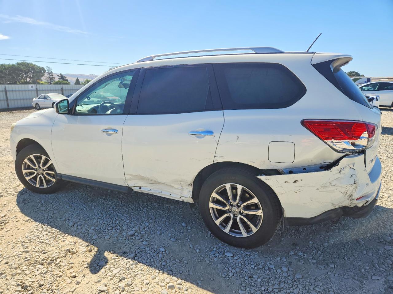2014 Nissan Pathfinder Sv White vin: 5N1AR2MN3EC733821