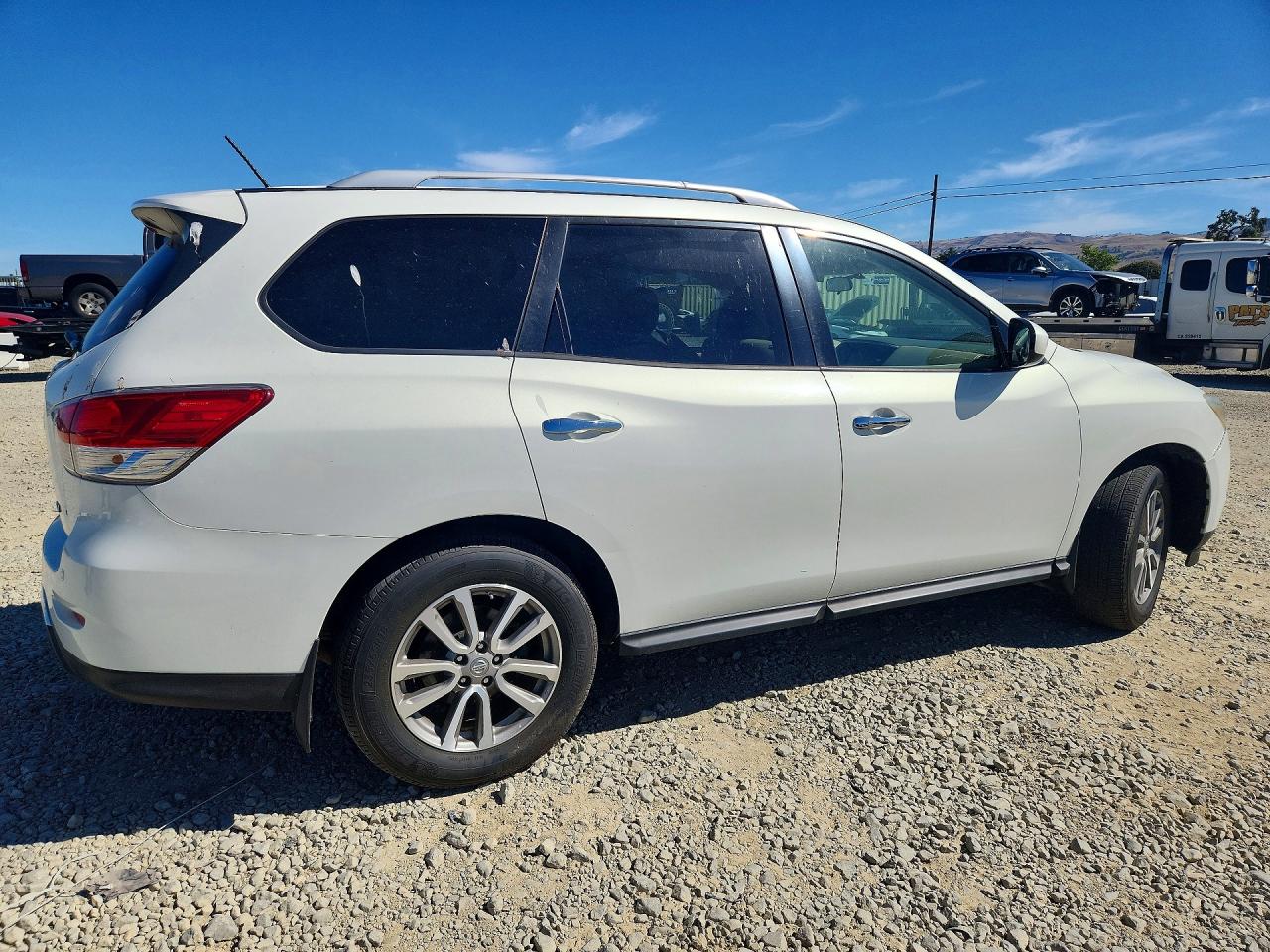 2014 Nissan Pathfinder Sv White vin: 5N1AR2MN3EC733821