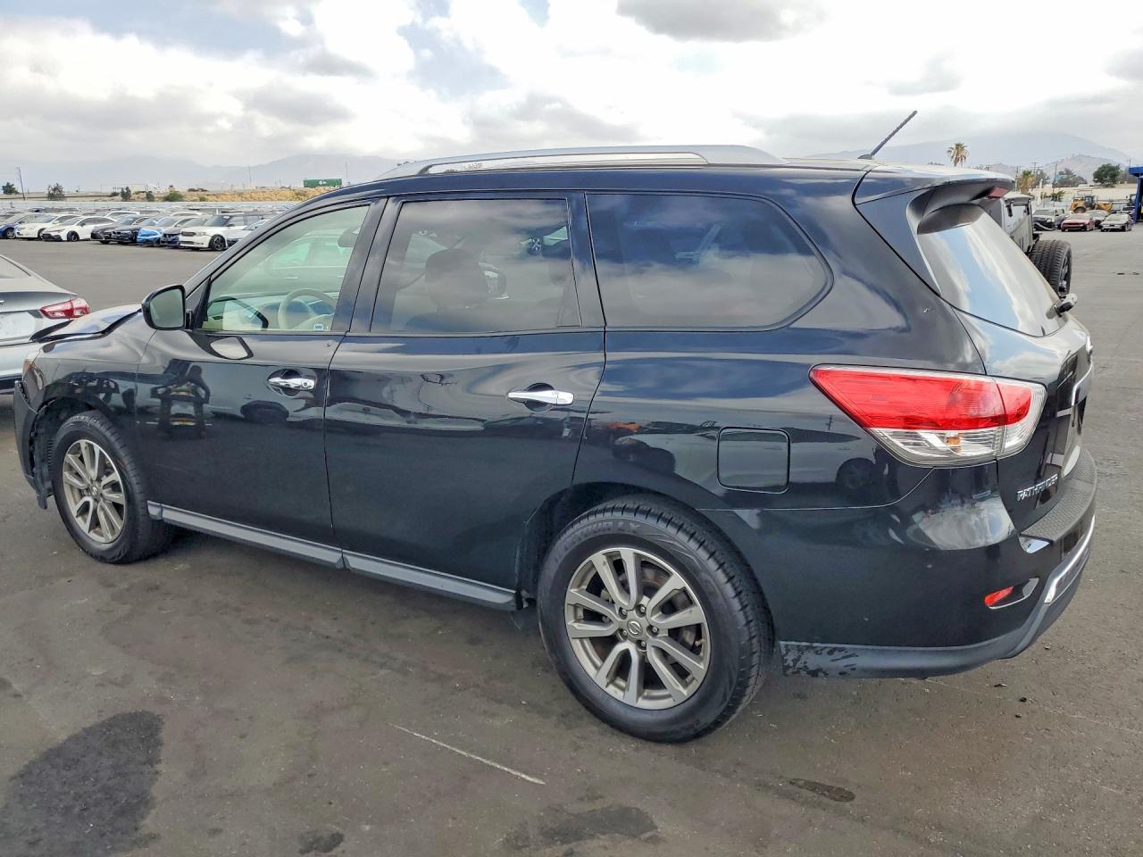 2015 Nissan Pathfinder S Черный vin: 5N1AR2MN3FC645062