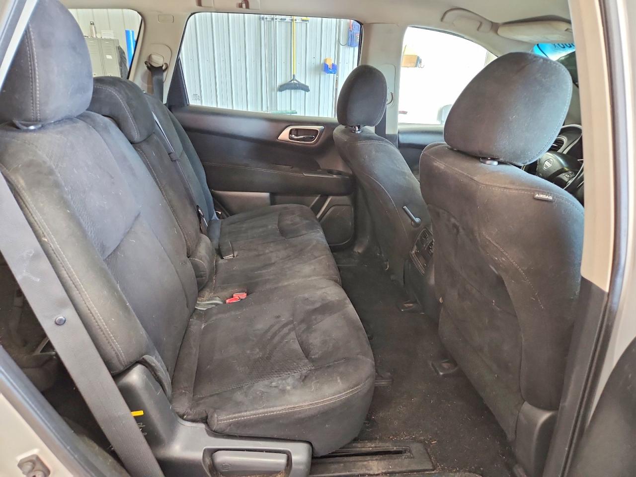 2015 Nissan Pathfinder Sv Серебряный vin: 5N1AR2MN3FC651475