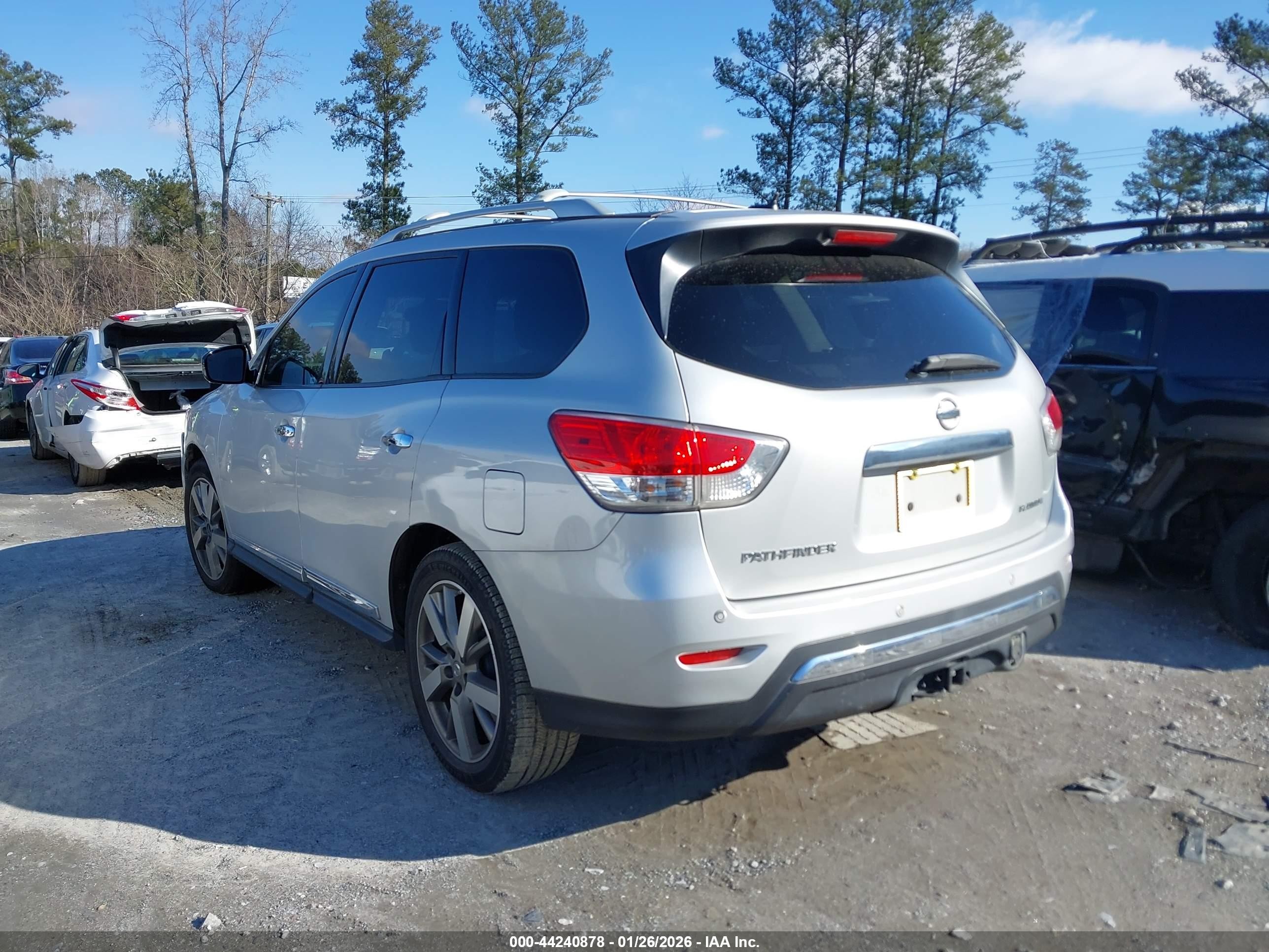 2015 Nissan Pathfinder Platinum Silver vin: 5N1AR2MN3FC671676