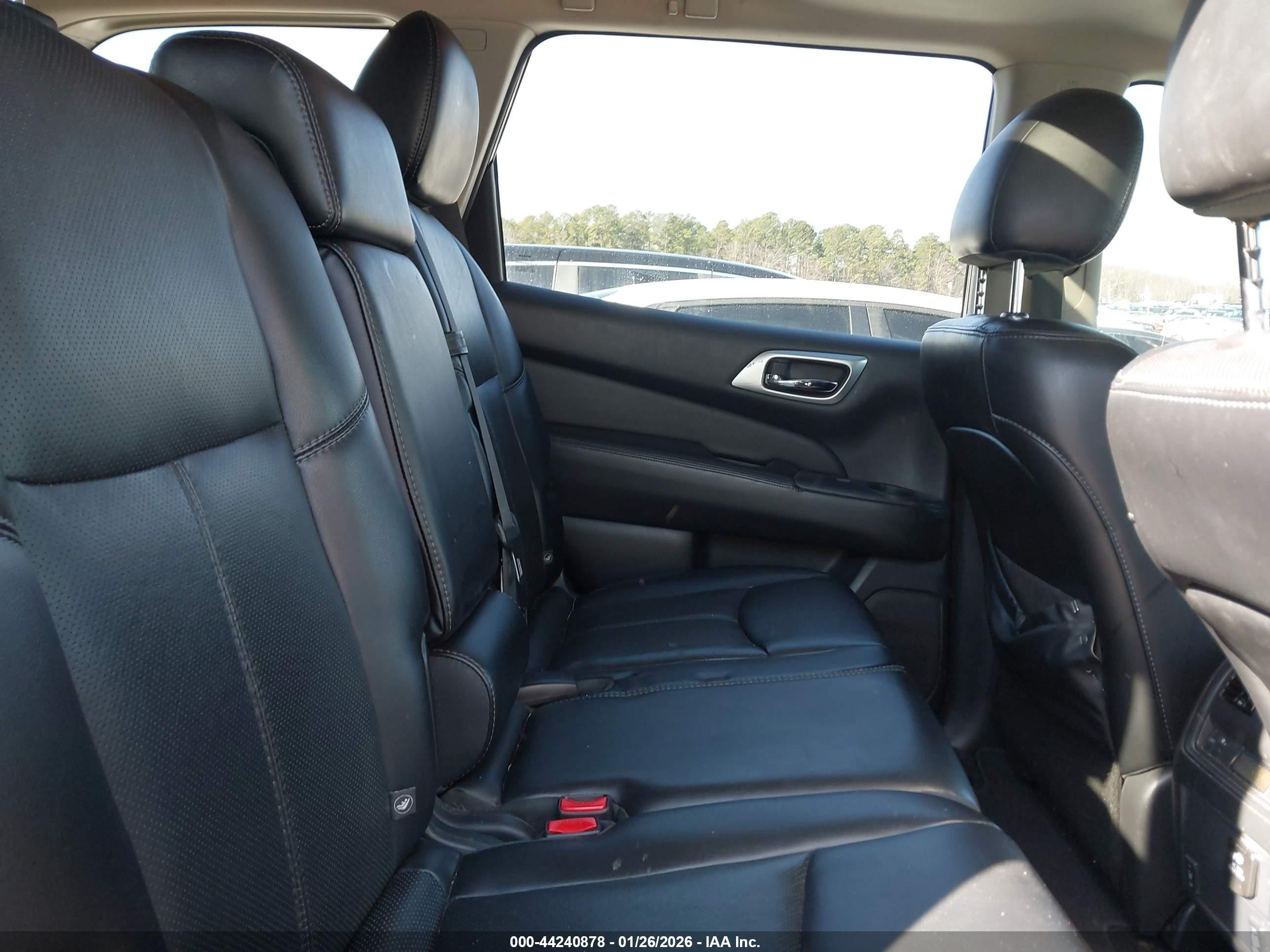 2015 Nissan Pathfinder Platinum Silver vin: 5N1AR2MN3FC671676