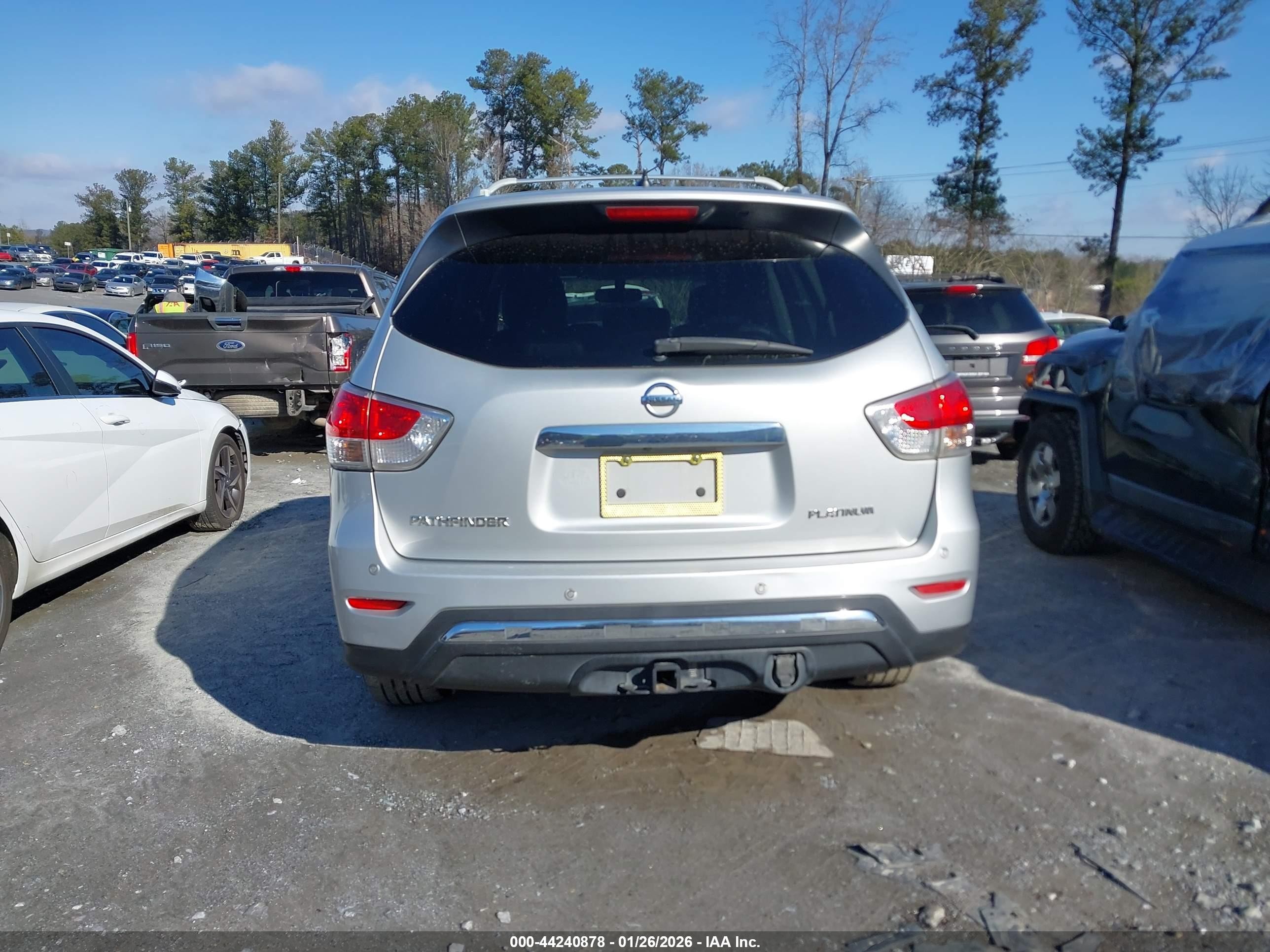 2015 Nissan Pathfinder Platinum Silver vin: 5N1AR2MN3FC671676