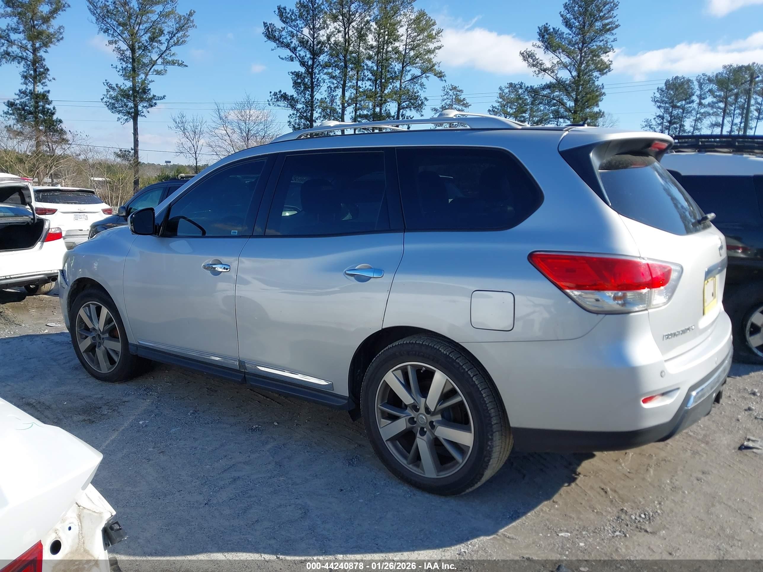 2015 Nissan Pathfinder Platinum Silver vin: 5N1AR2MN3FC671676