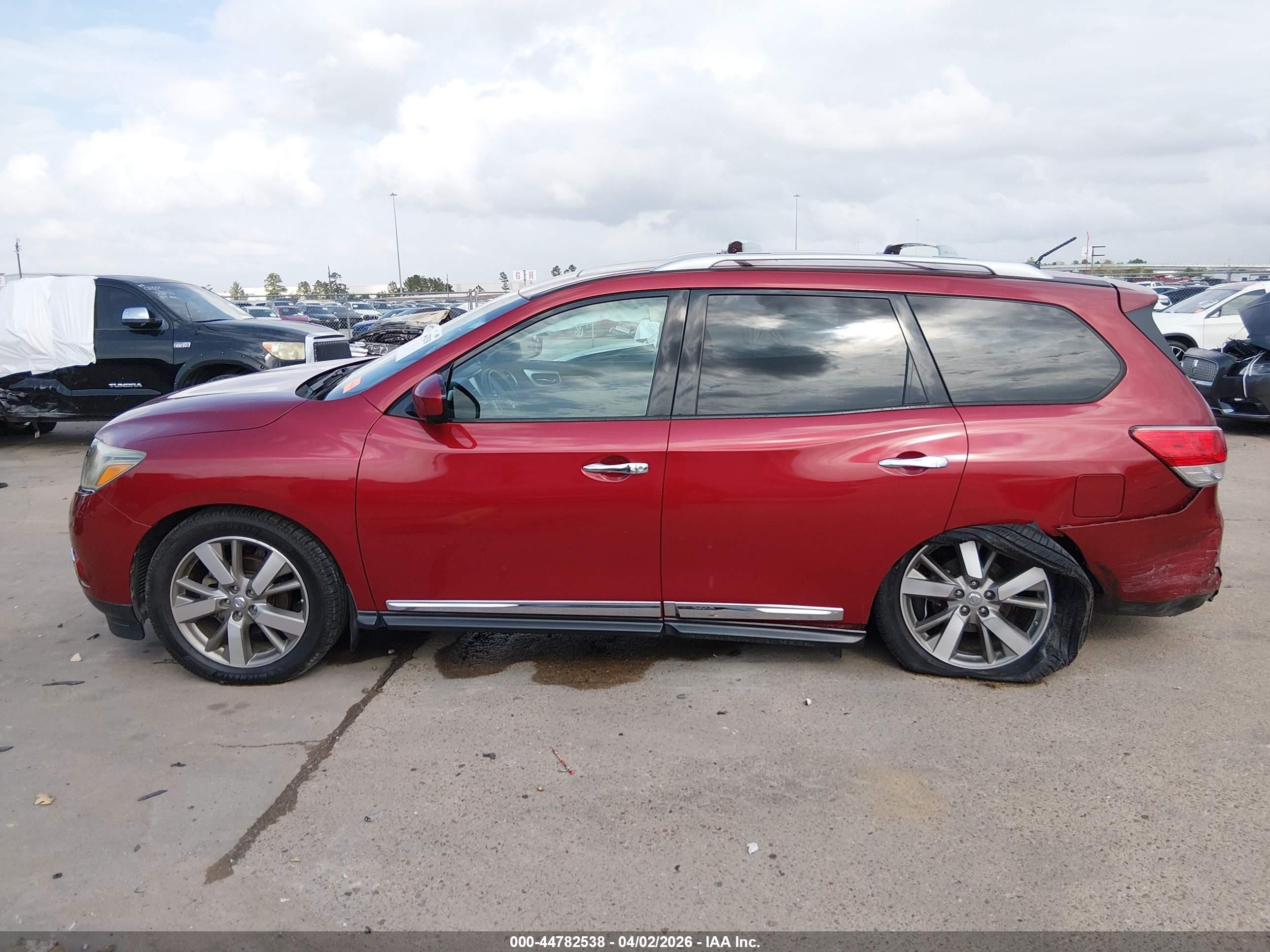 2015 Nissan Pathfinder Platinum Burgundy vin: 5N1AR2MN3FC677283