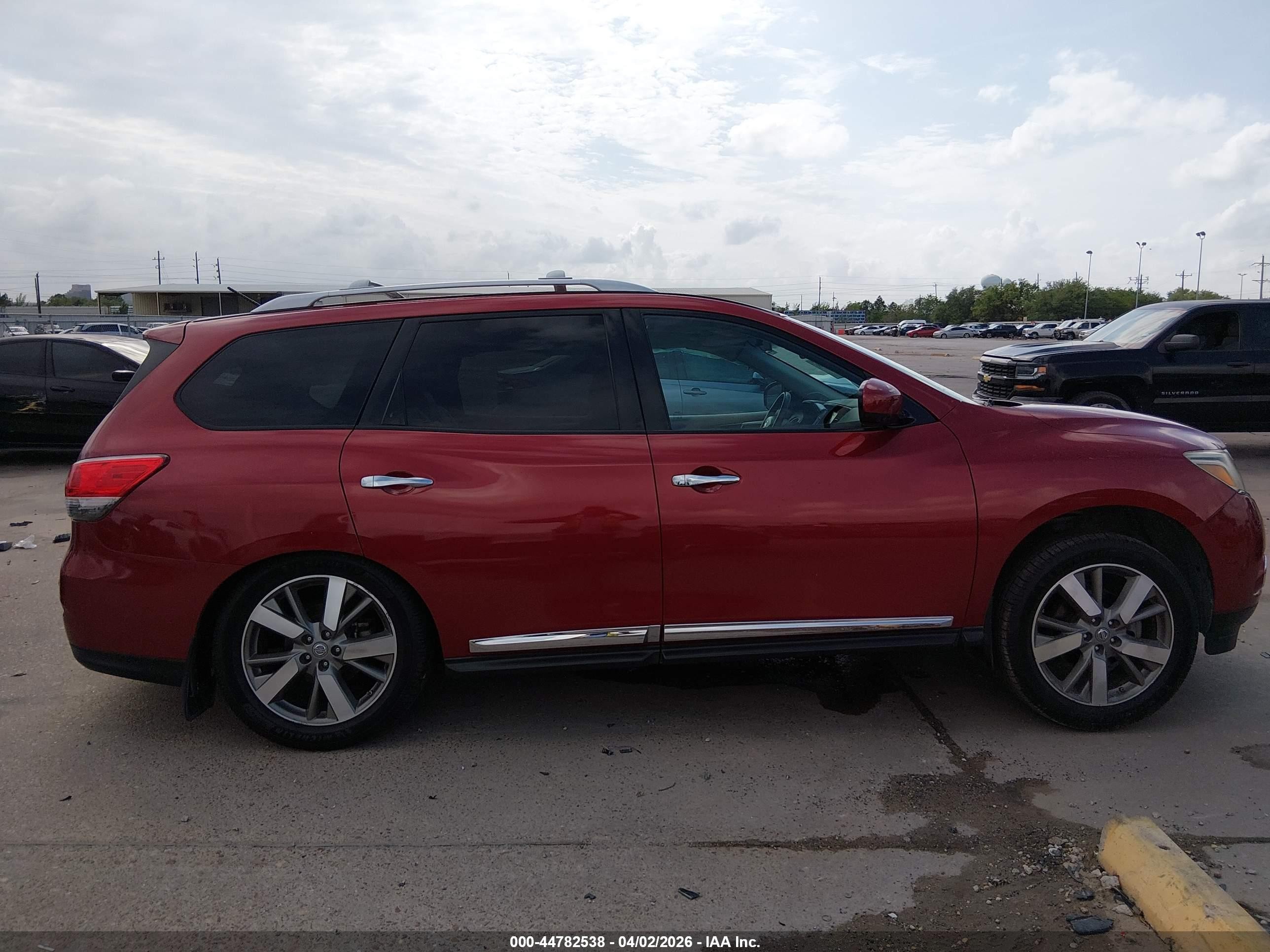 2015 Nissan Pathfinder Platinum Burgundy vin: 5N1AR2MN3FC677283