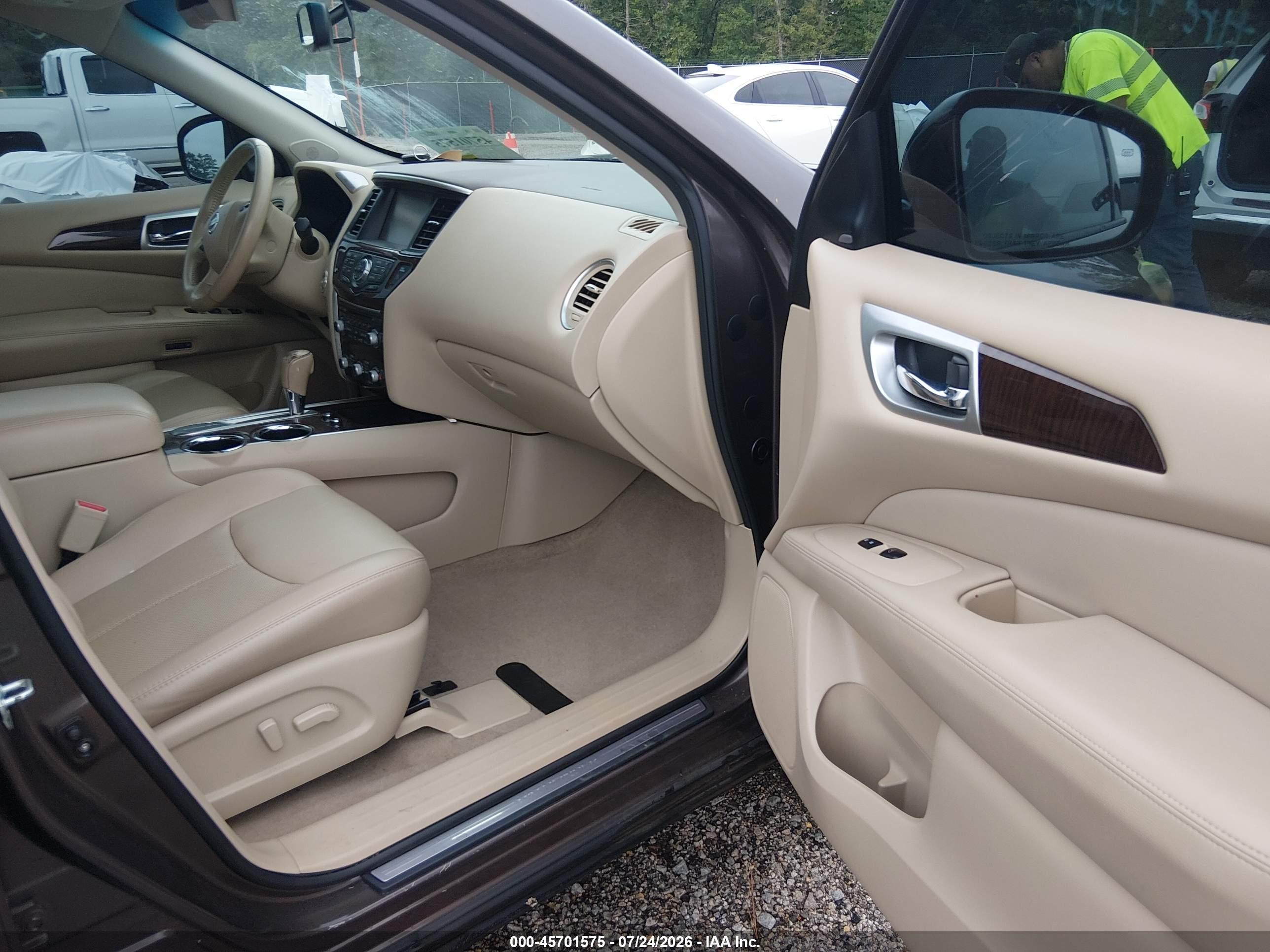 2015 Nissan Pathfinder Platinum Brown vin: 5N1AR2MN3FC678823